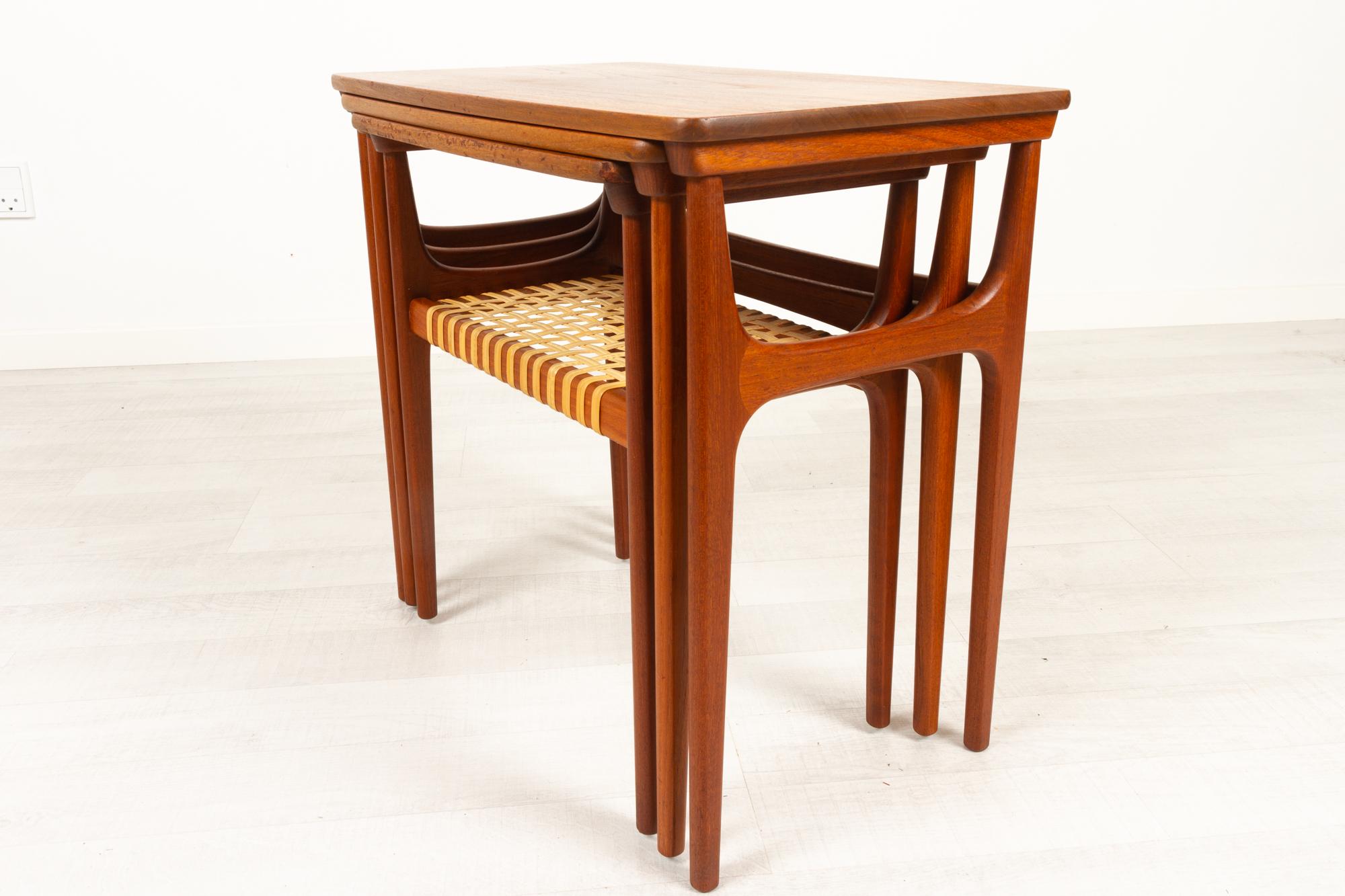Vintage Danish teak nesting tables by Erling Torvits for Heltborg Møbler 1960s
Set of three Danish Mid-Century Modern Model No. 15 nesting tables designed by Danish architect Erling Torvits in 1956. Frames in solid teak with tapered rounded legs.