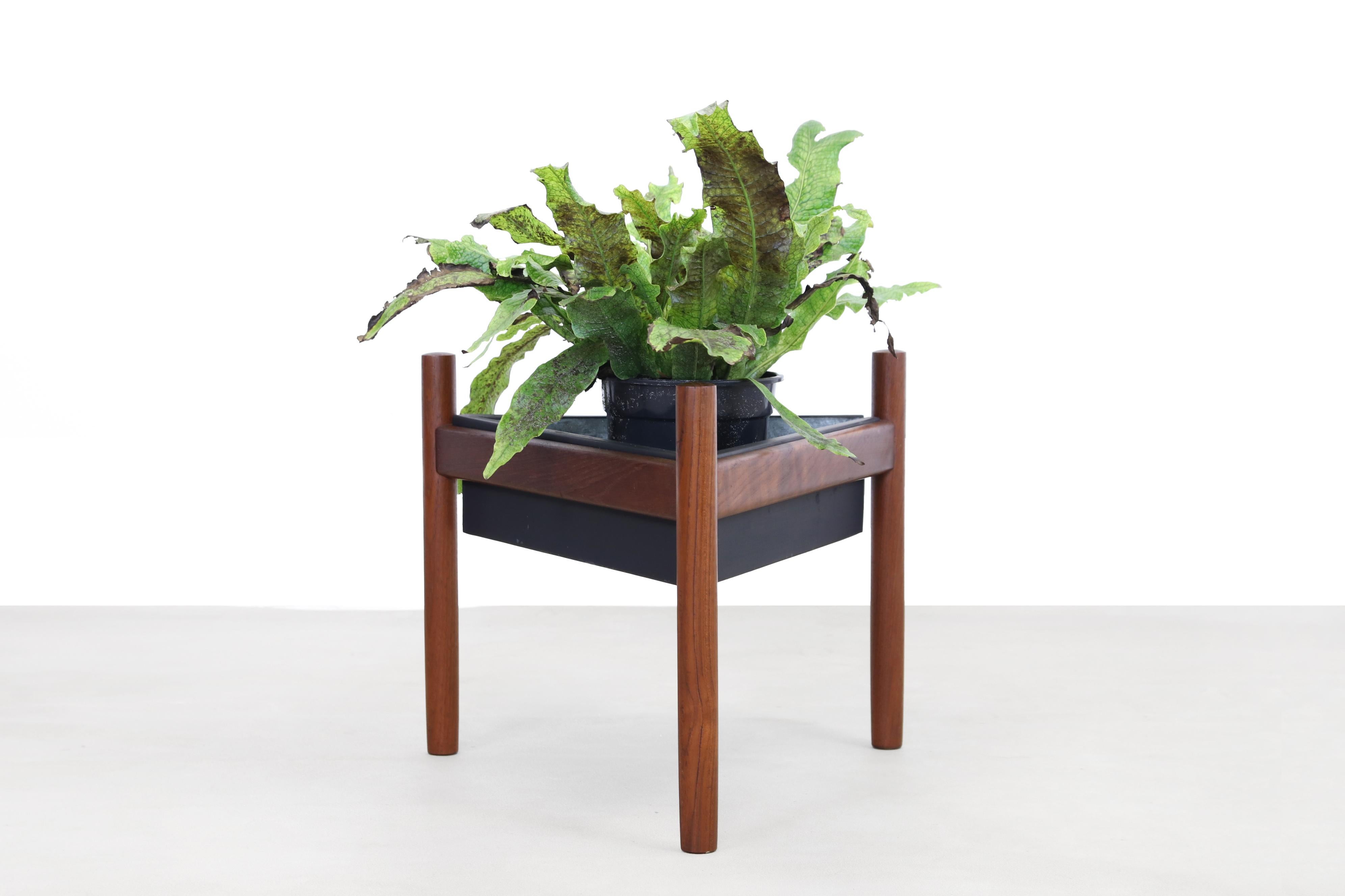 Super nice triangular planter from Spøttrup made of solid teak with a black lacquered zinc tray. Perfect accessory to bring more green into your home. This plant stand is marked with a Danish Control brand plate.