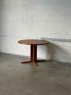 Table à manger ronde extensible vintage en teck danois – Style « Mid-Century Modern »