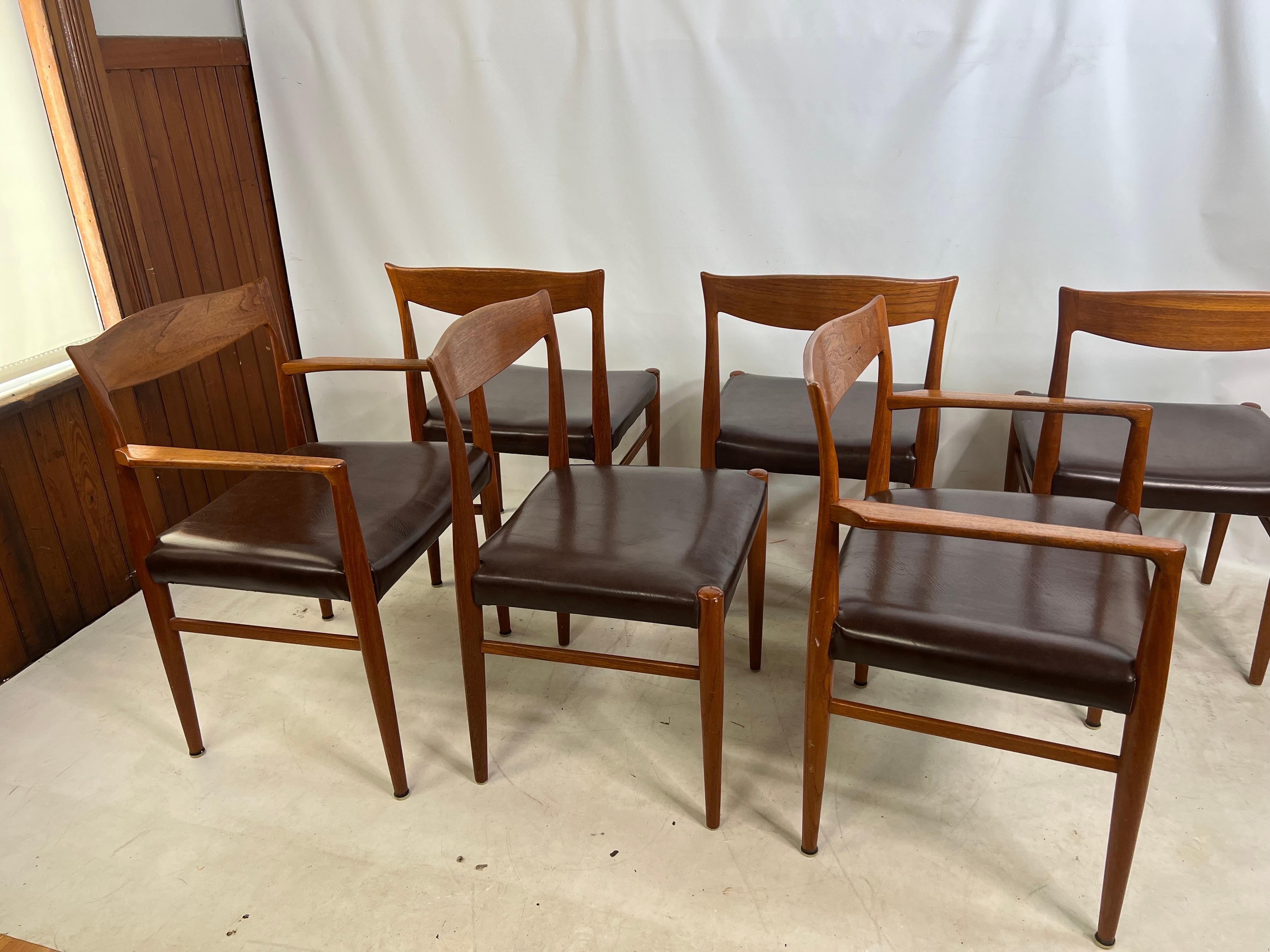 Chaises de salle à manger vintage danoises en teck sculptural - un ensemble de 6 en vente 3