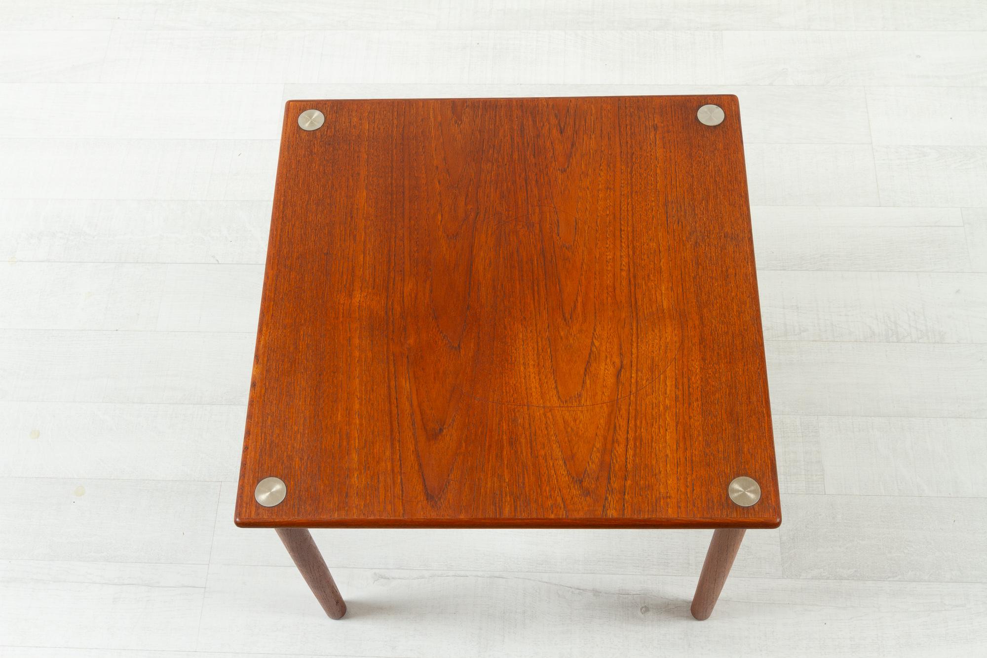 Mid-Century Modern Table d'appoint danoise vintage en teck par Georg Petersen, années 1960.