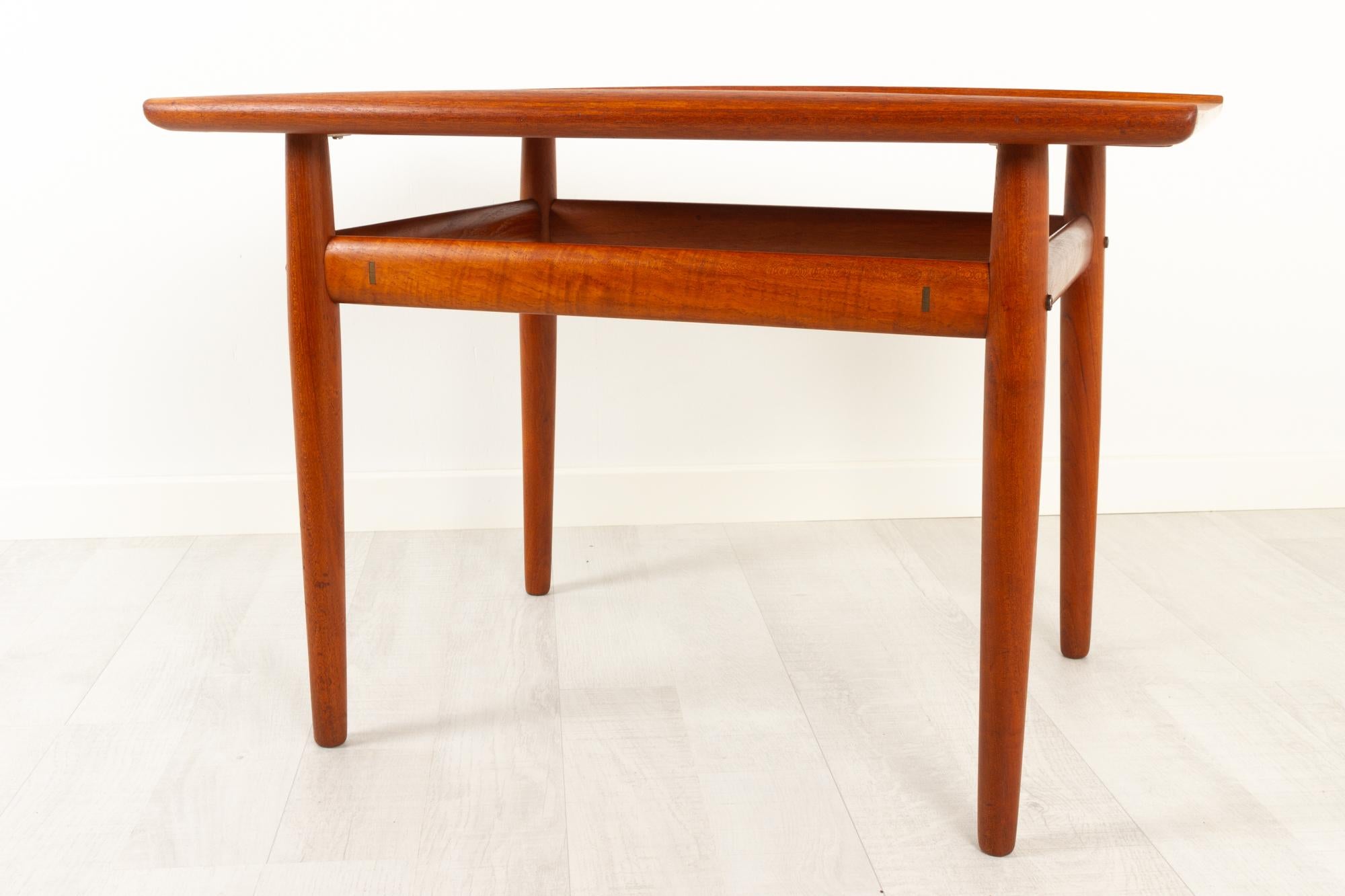 Mid-Century Modern Vintage Danish Teak Side Table by Grete Jalk for Glostrup Møbelfabrik, 1960s For Sale