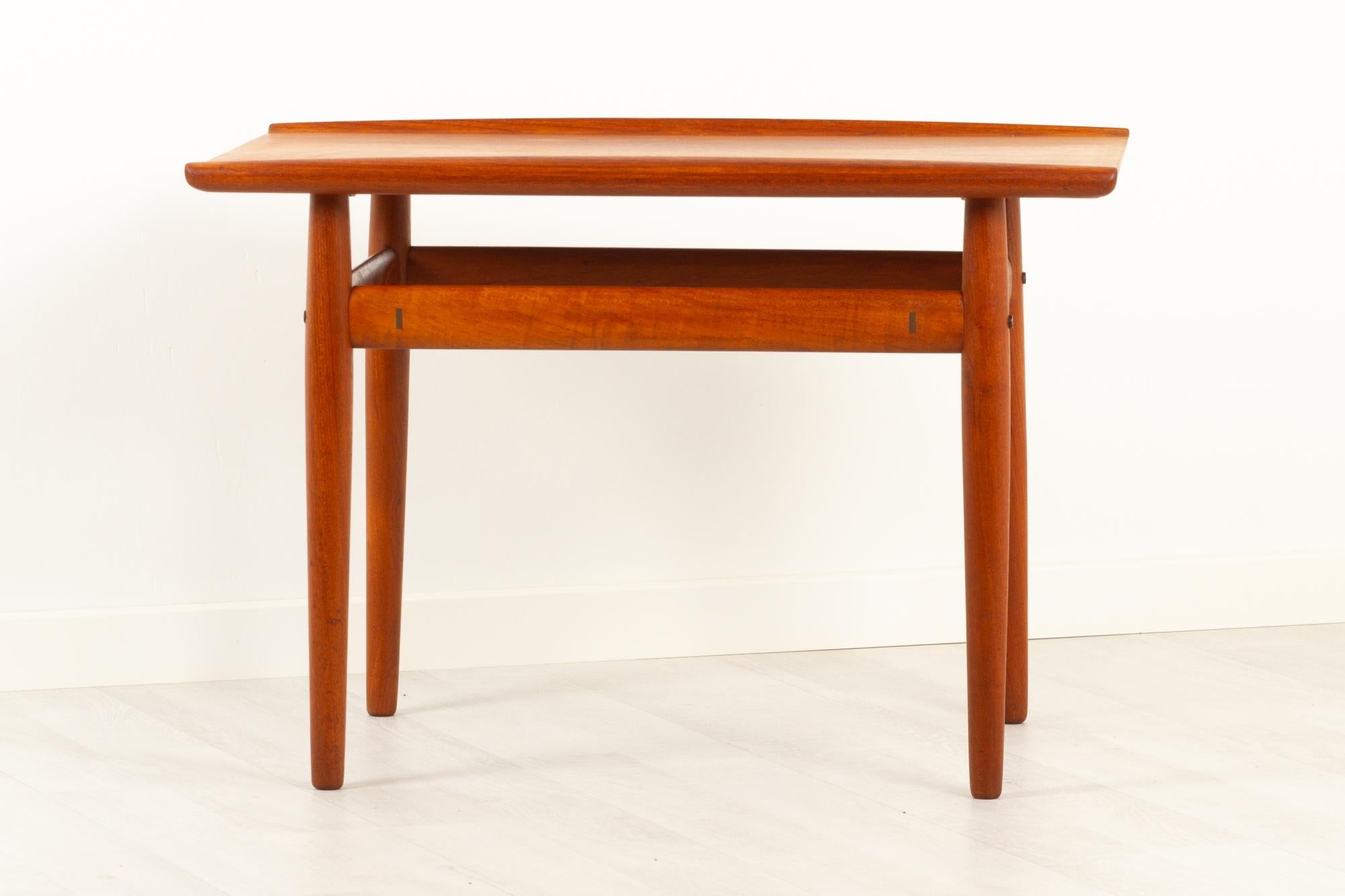 Vintage Danish Teak Side Table by Grete Jalk for Glostrup Møbelfabrik, 1960s In Good Condition For Sale In Asaa, DK