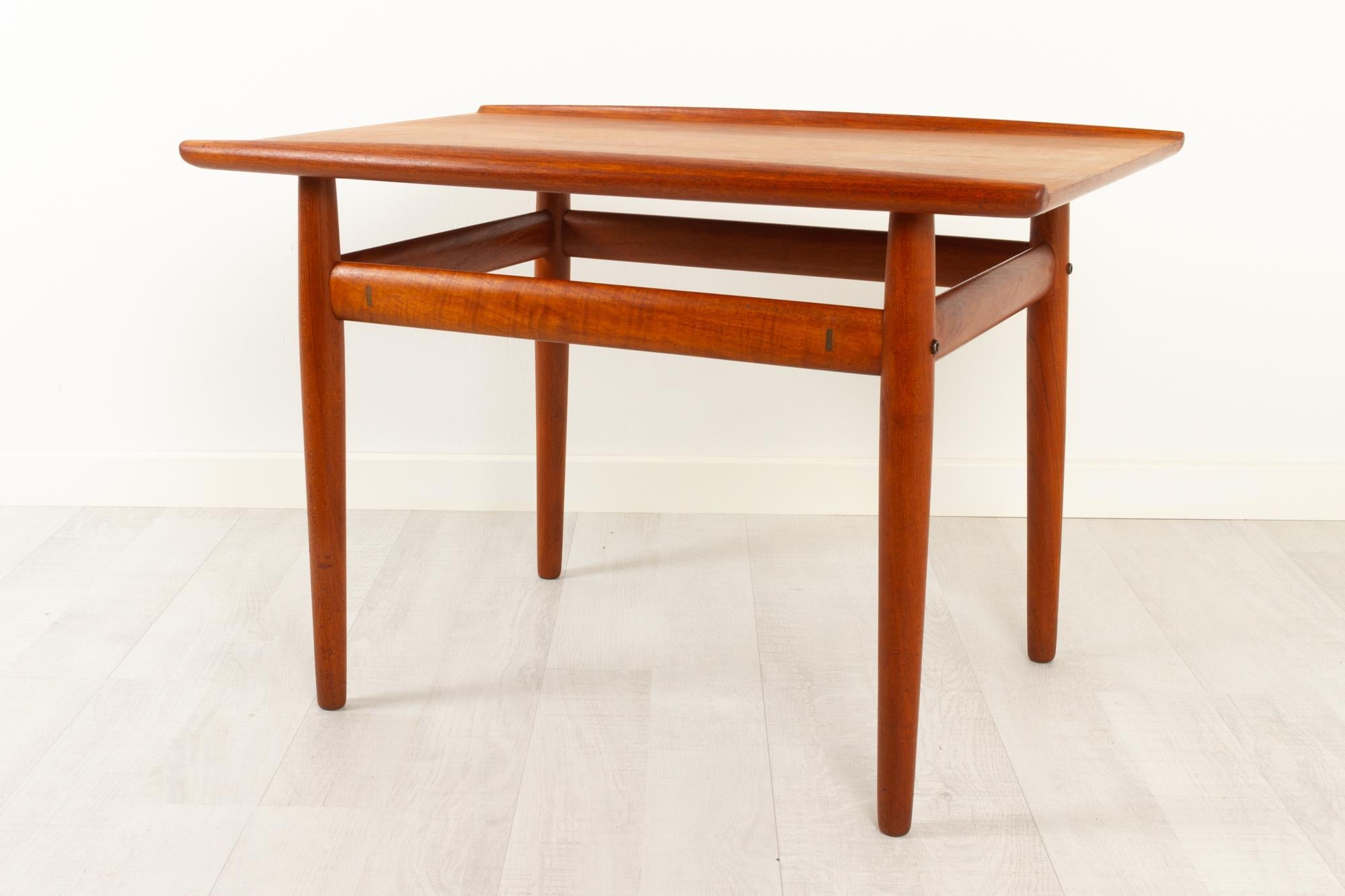 Mid-20th Century Vintage Danish Teak Side Table by Grete Jalk for Glostrup Møbelfabrik, 1960s For Sale