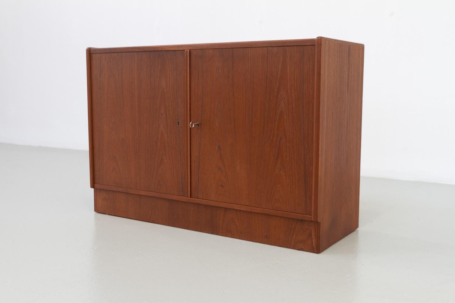 Scandinave moderne Enfilade danois vintage en teck, années 1960.
