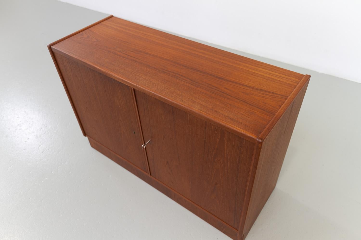 Milieu du XXe siècle Enfilade danois vintage en teck, années 1960.
