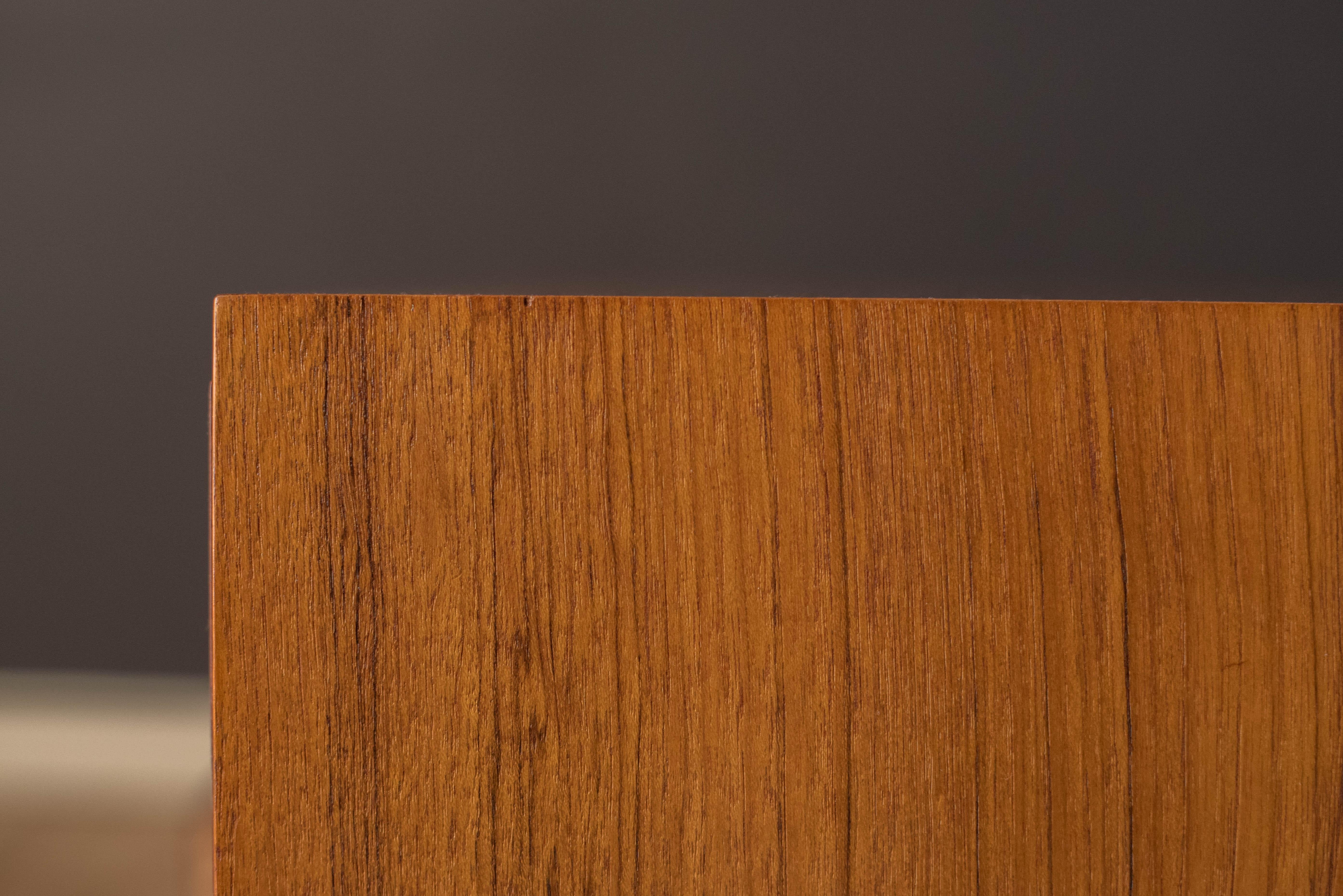 Comò danese d'epoca a sei cassetti in teak di Arne Wahl Iversen in vendita 3