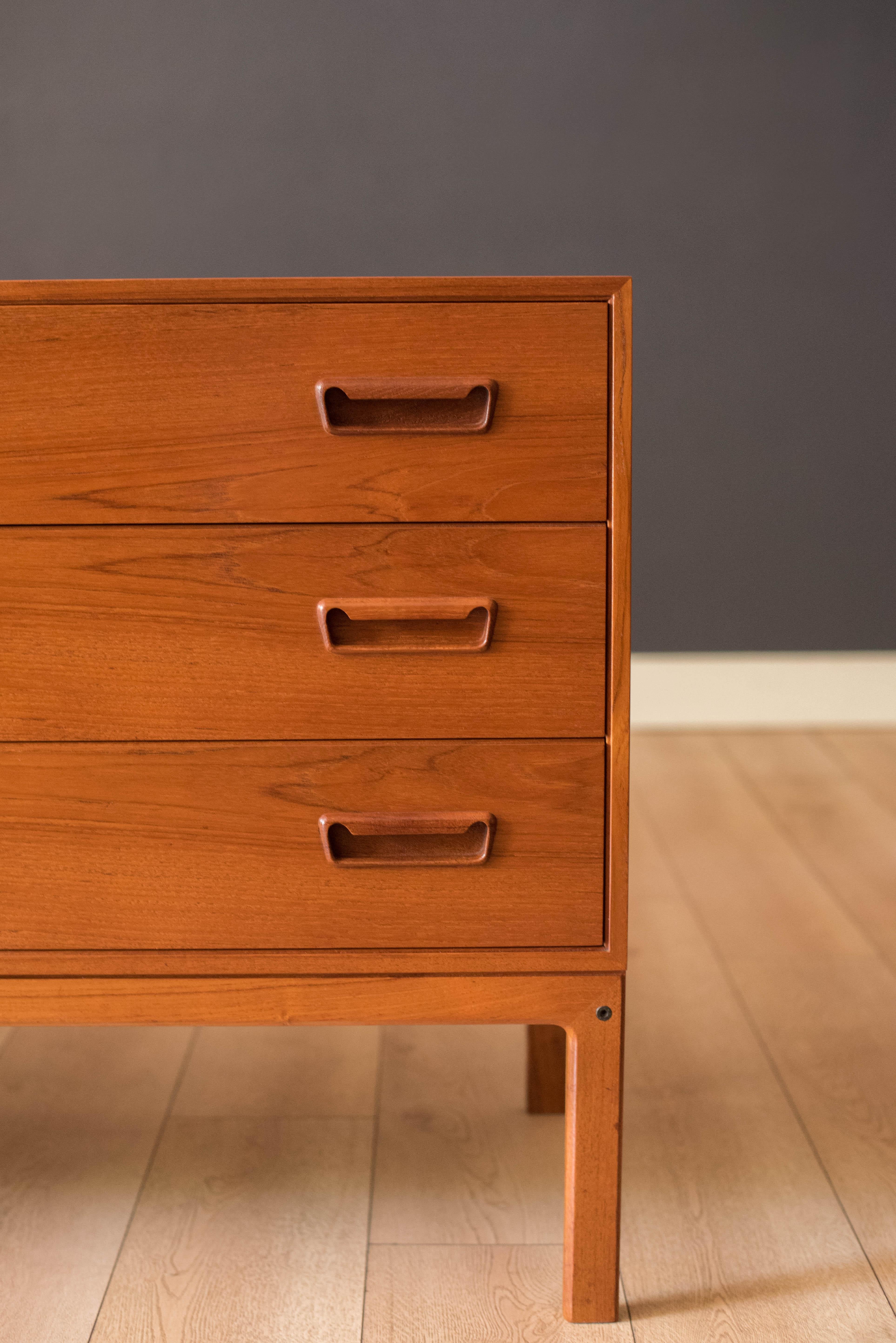 Danese Comò danese d'epoca a sei cassetti in teak di Arne Wahl Iversen in vendita