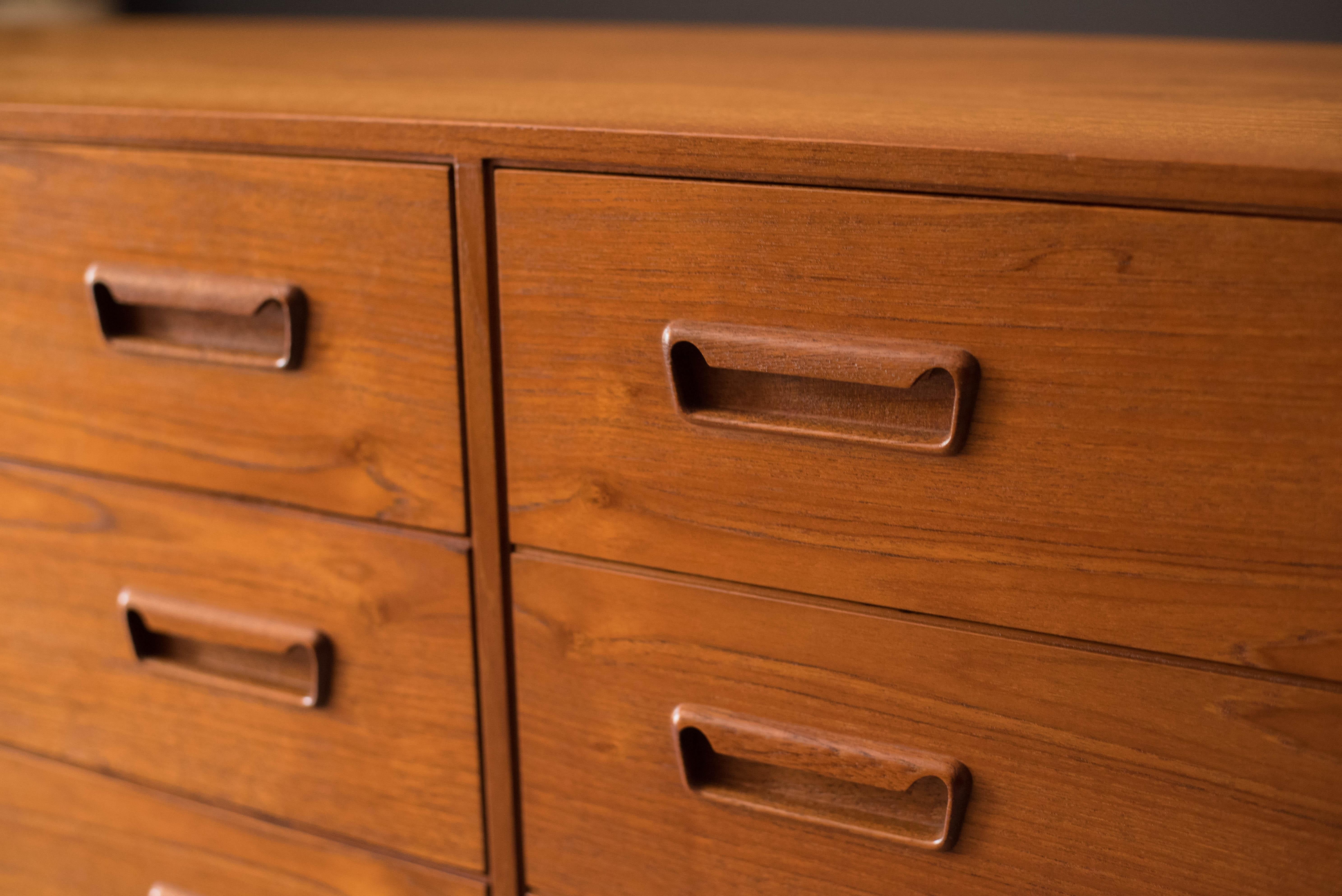 Comò danese d'epoca a sei cassetti in teak di Arne Wahl Iversen In condizioni buone in vendita a San Jose, CA