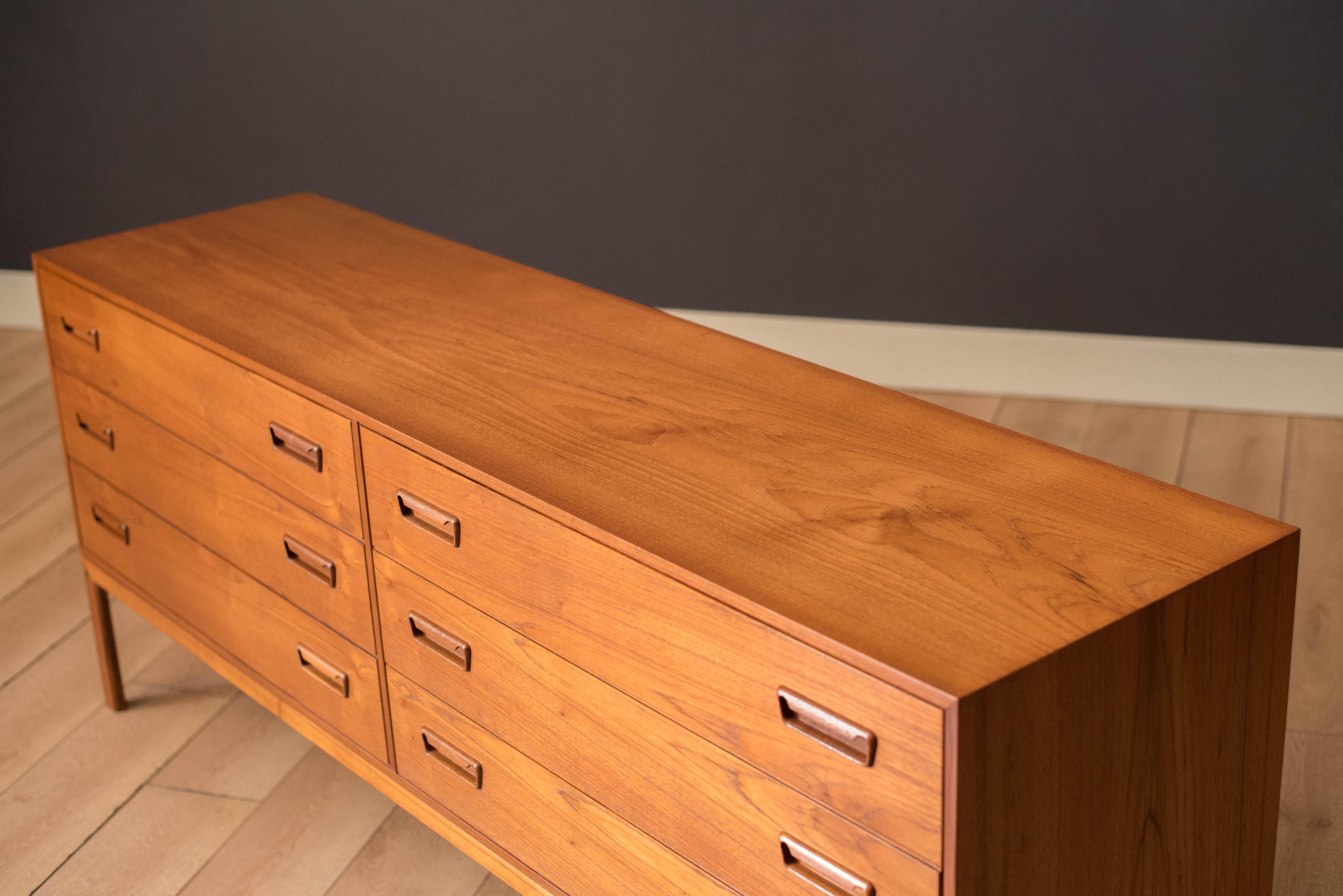 Metà XX secolo Comò danese d'epoca a sei cassetti in teak di Arne Wahl Iversen in vendita