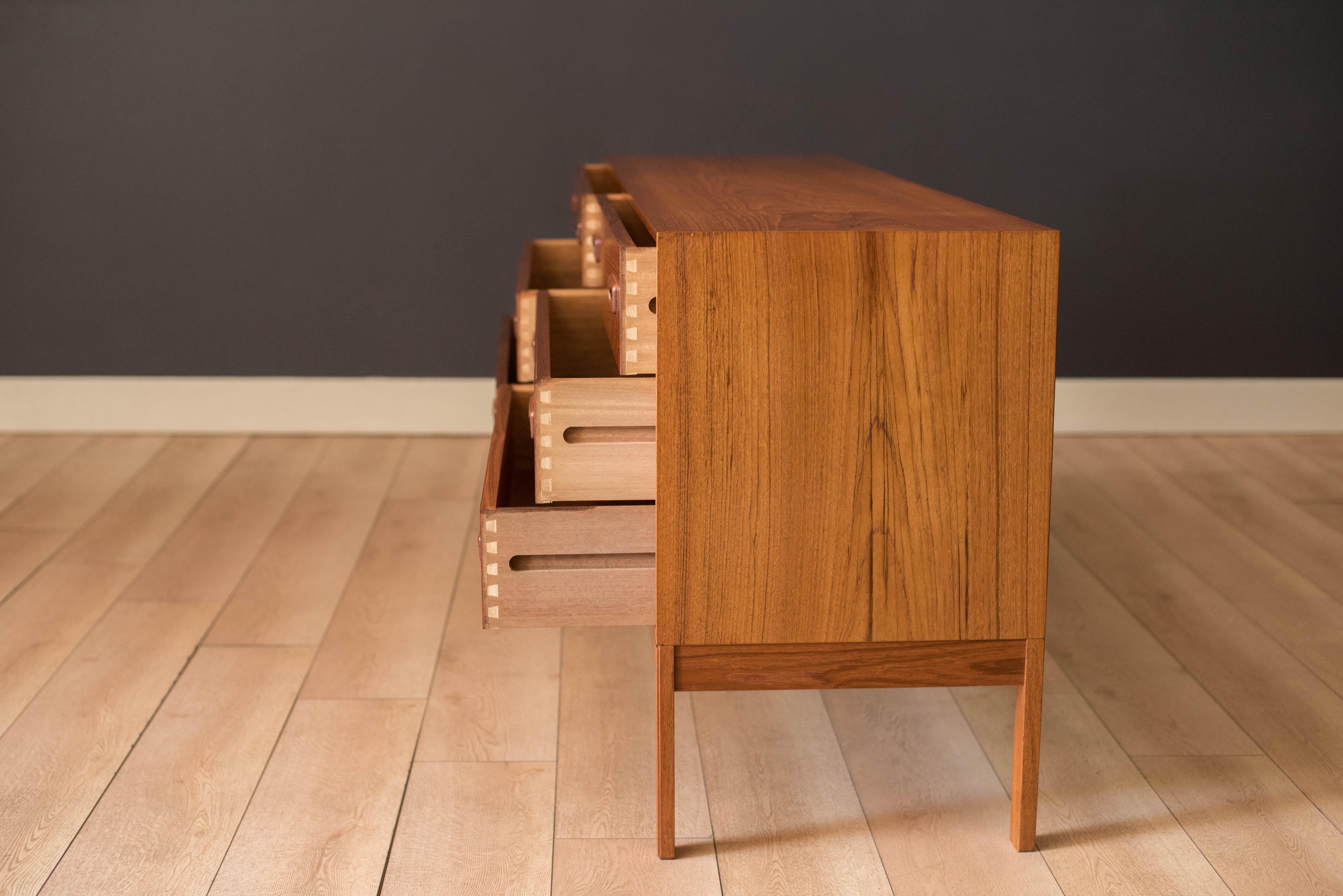Teak Comò danese d'epoca a sei cassetti in teak di Arne Wahl Iversen in vendita