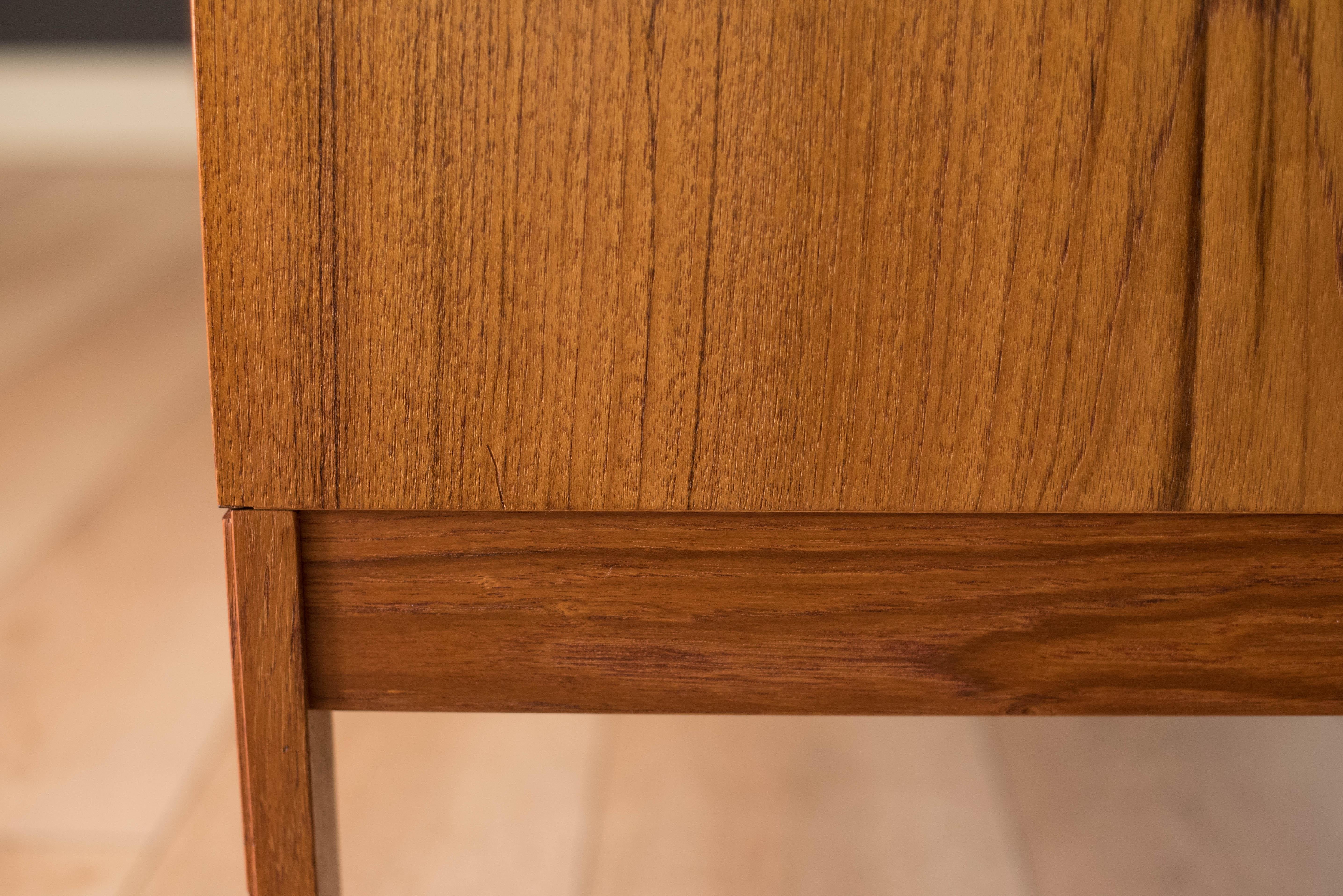 Comò danese d'epoca a sei cassetti in teak di Arne Wahl Iversen in vendita 2