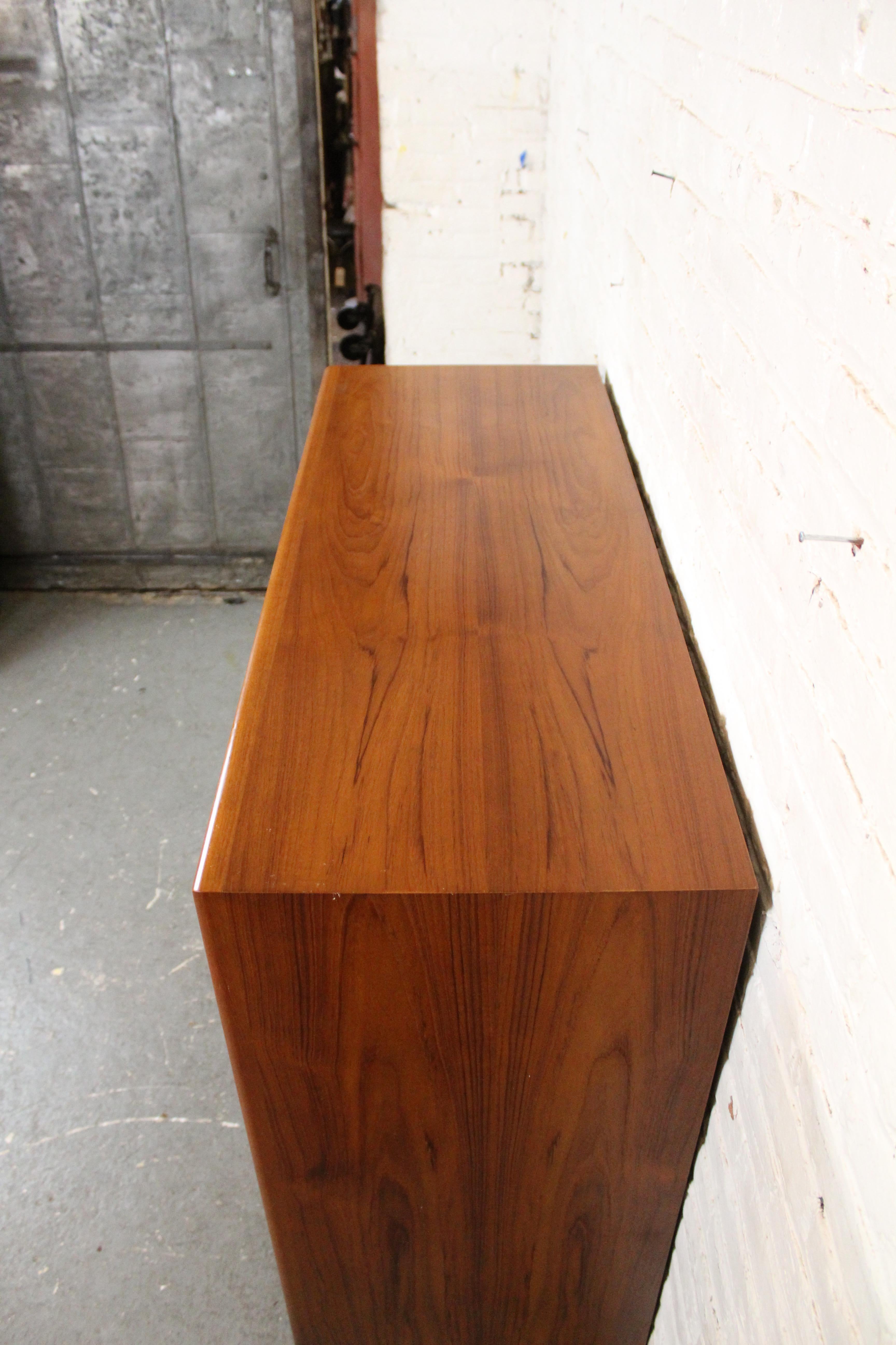 Comò a tamburo in teak danese vintage di Danflex Systems in vendita 4
