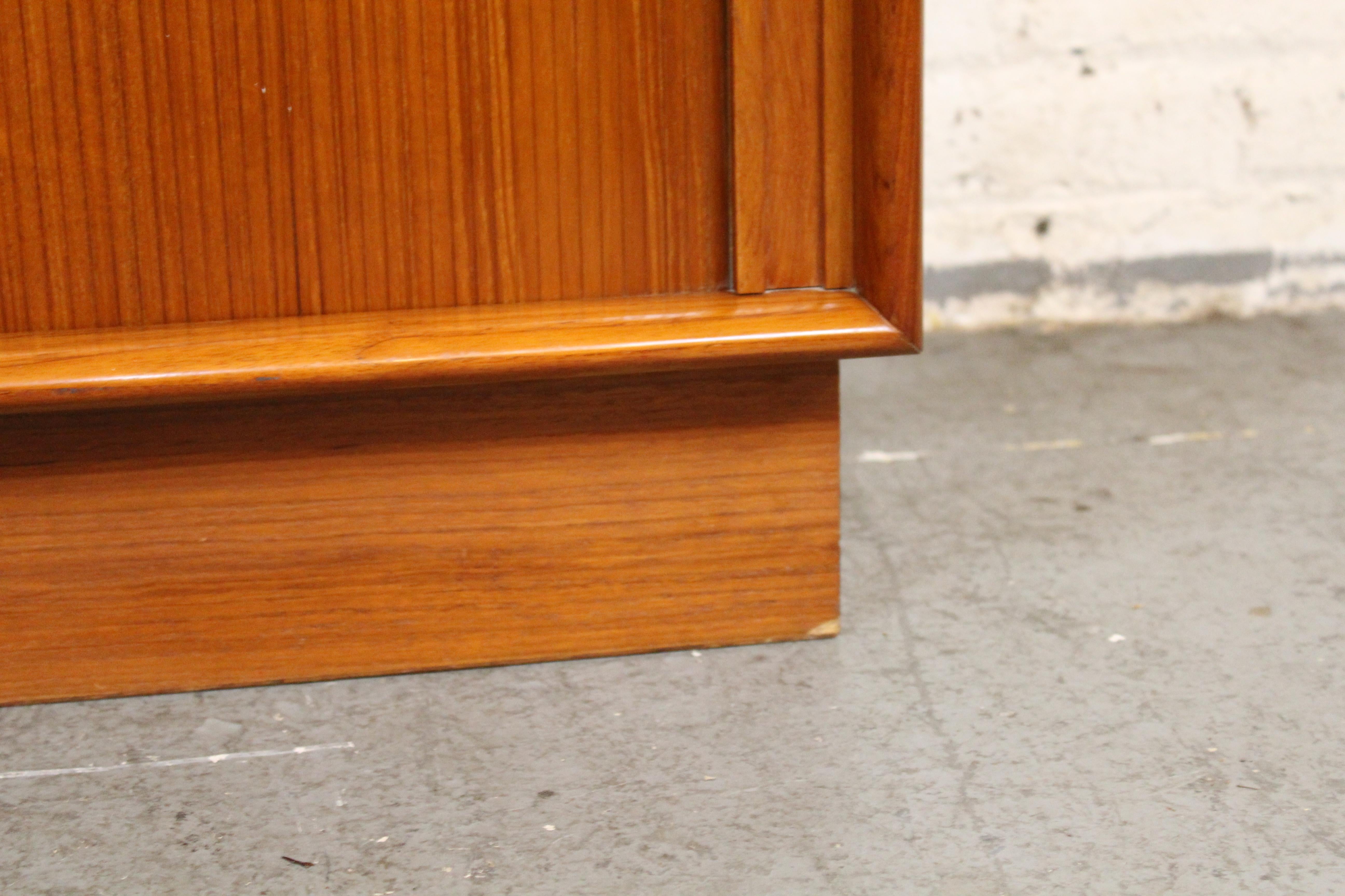Comò a tamburo in teak danese vintage di Danflex Systems in vendita 12
