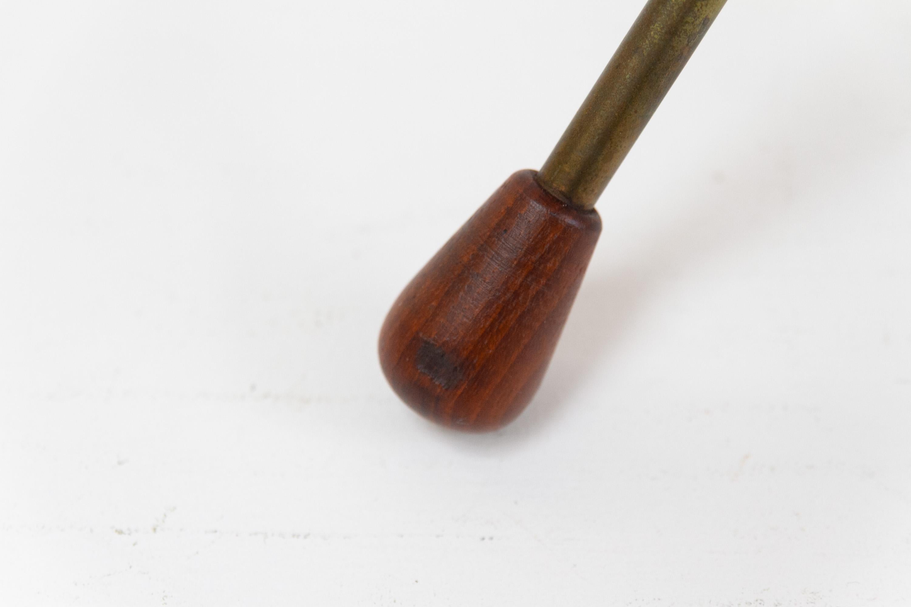 Tavolino danese d'epoca a treppiede in teak, anni '50. in vendita 4