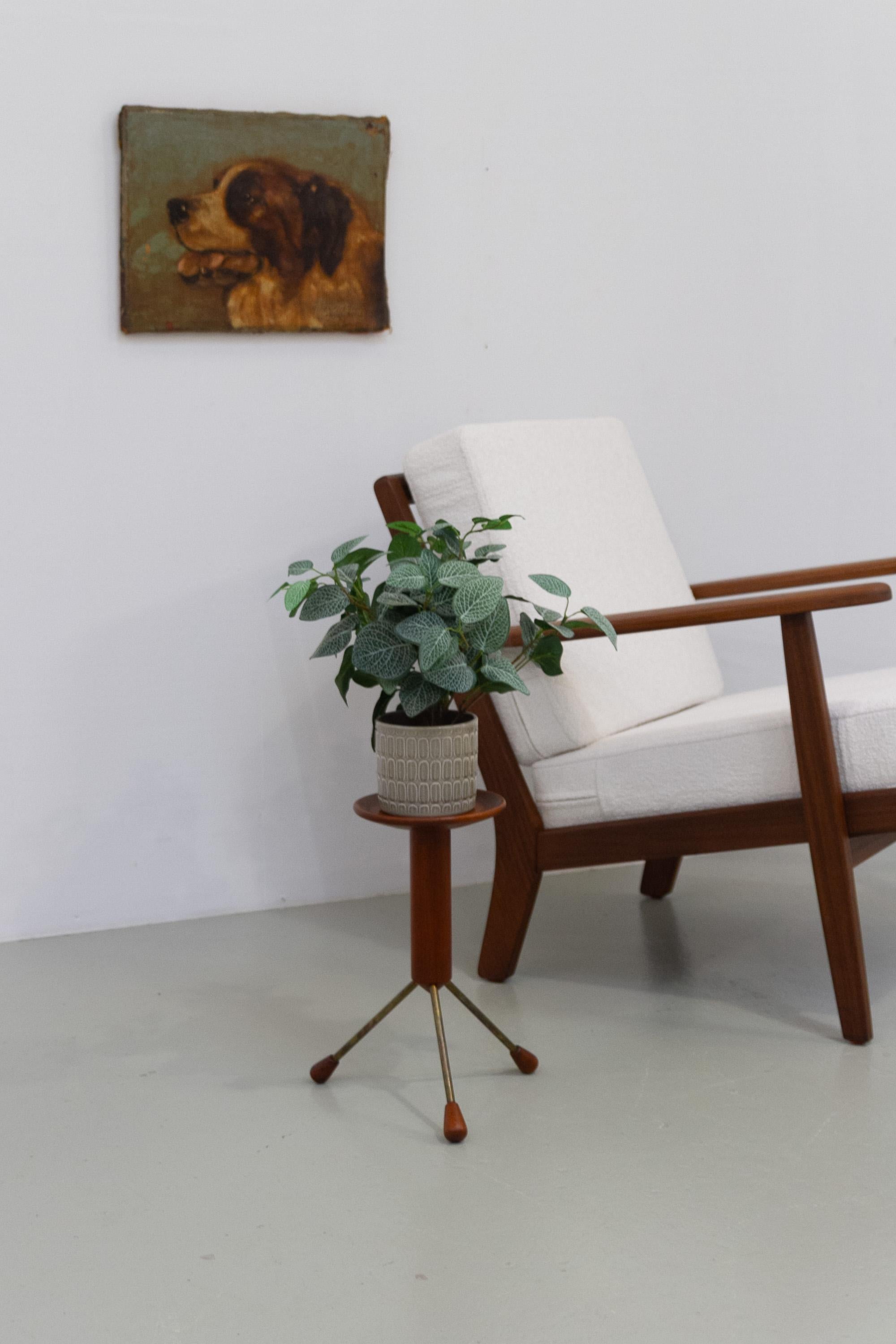 Tavolino danese d'epoca a treppiede in teak, anni '50. in vendita 5