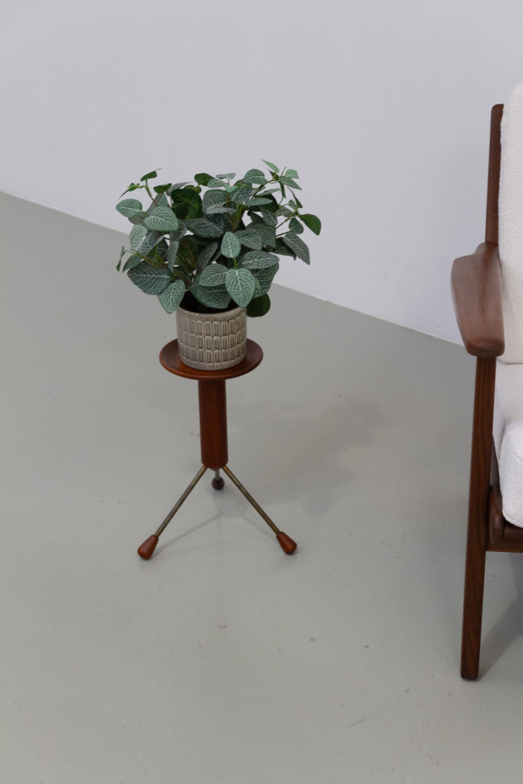 Tavolino danese d'epoca a treppiede in teak, anni '50. in vendita 9