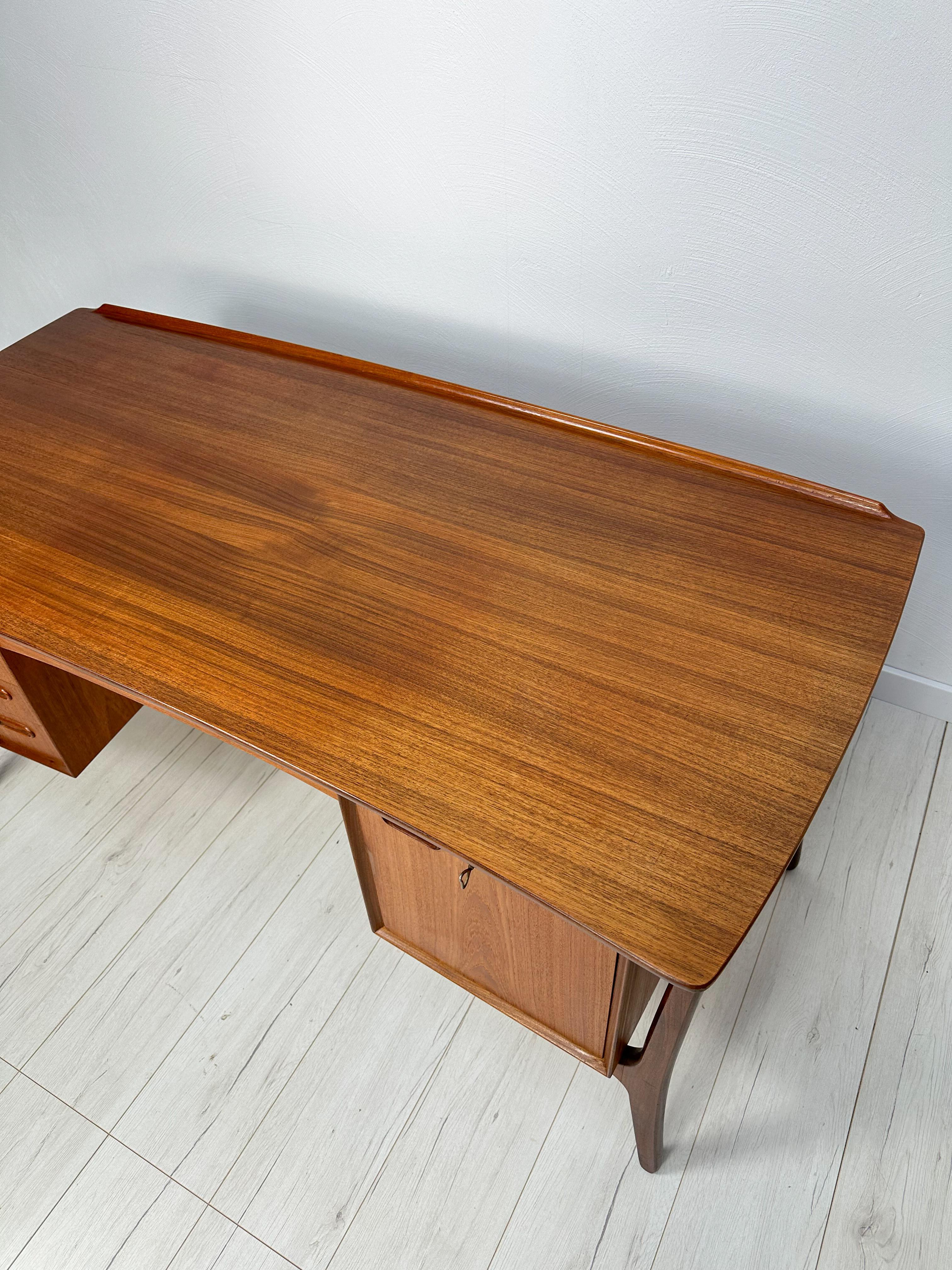 Vintage Danish Teak Writing Desk by Svend Åge Madsen for H.P. Hansen, 1960s For Sale 5