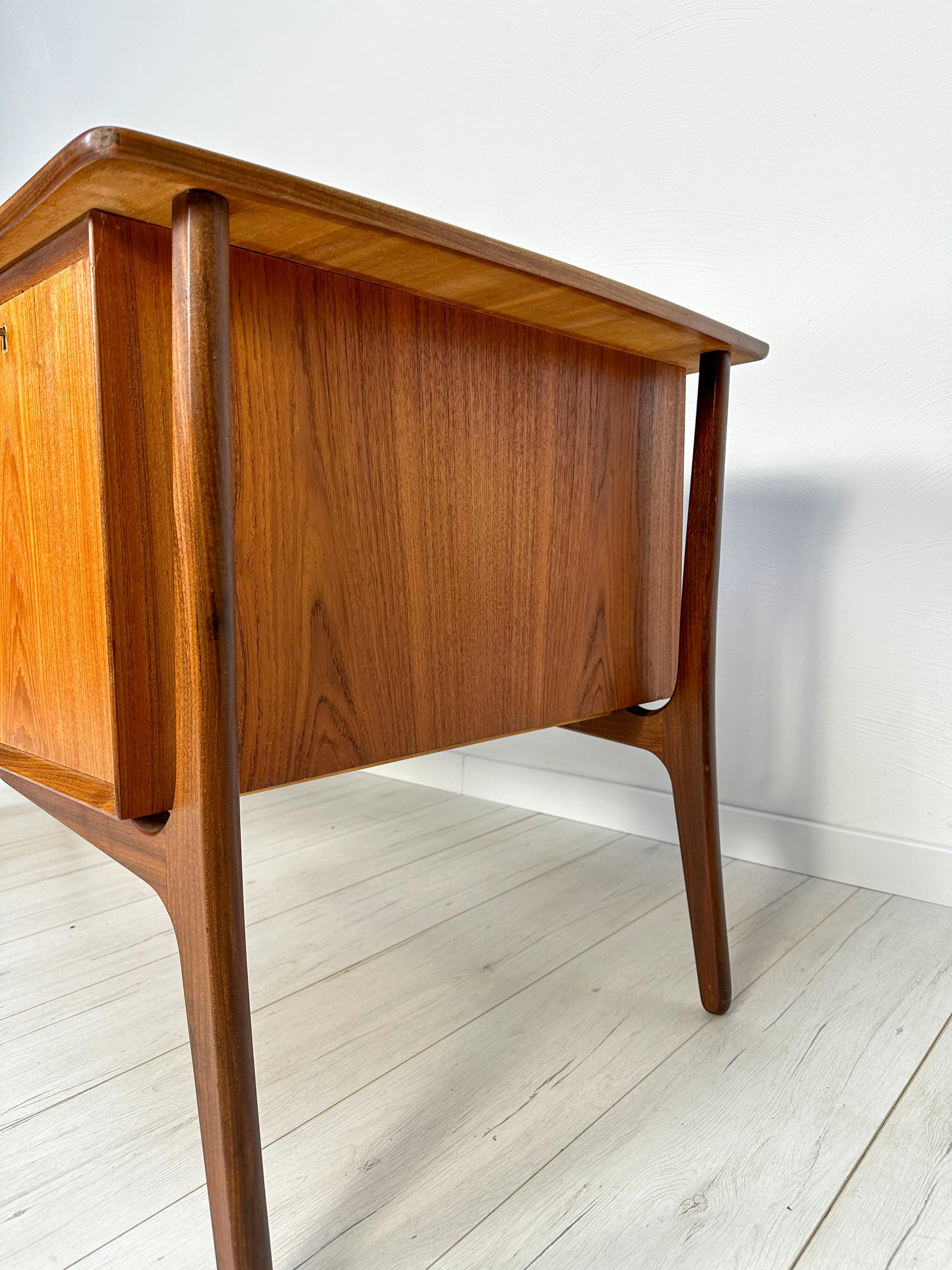 Mid-20th Century Vintage Danish Teak Writing Desk by Svend Åge Madsen for H.P. Hansen, 1960s For Sale