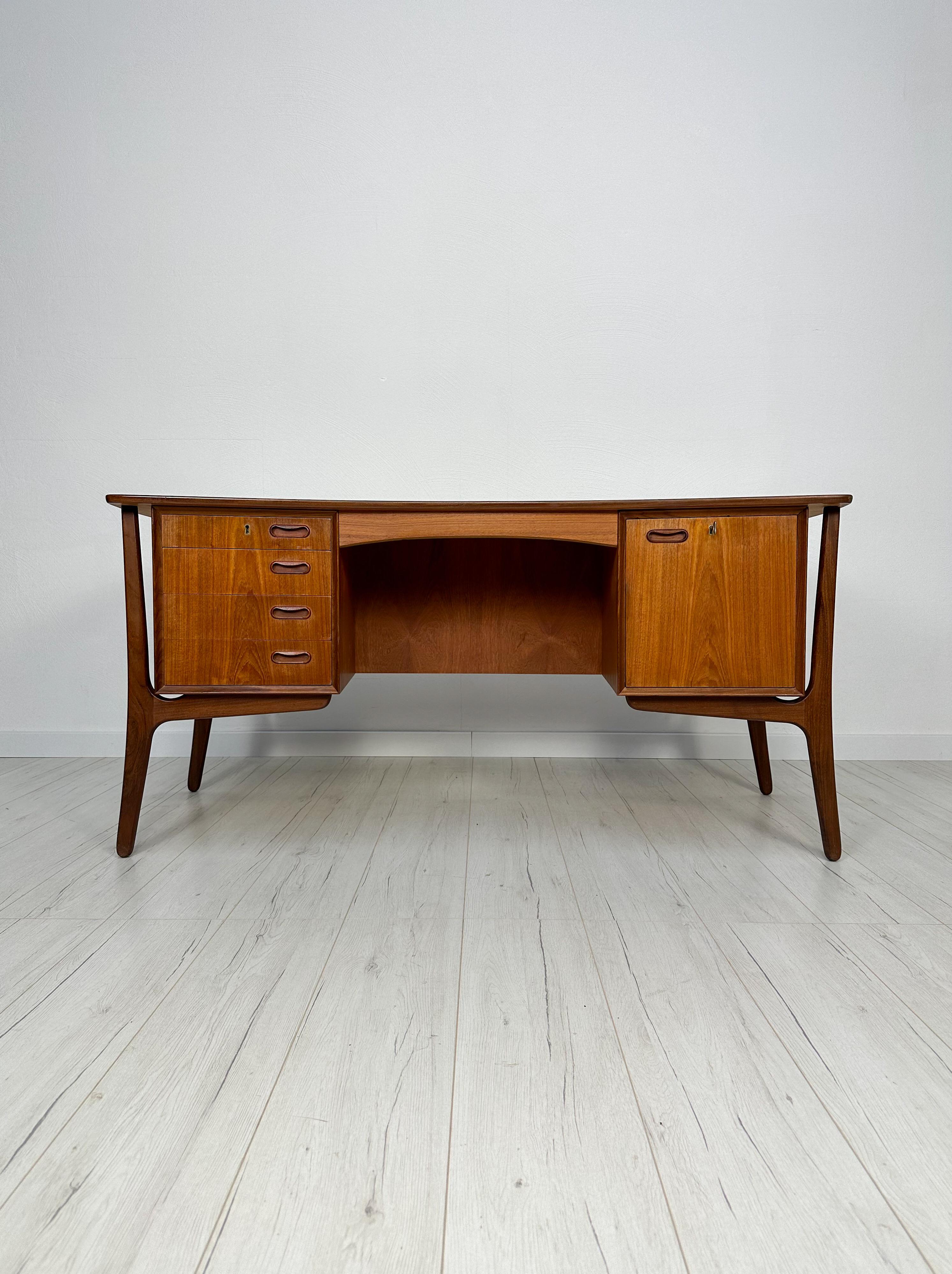 Vintage Danish Teak Writing Desk by Svend Åge Madsen for H.P. Hansen, 1960s For Sale 1