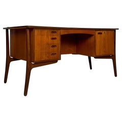 Bureau vintage danois en teck par Svend Åge Madsen pour H.P. Hansen, 1960