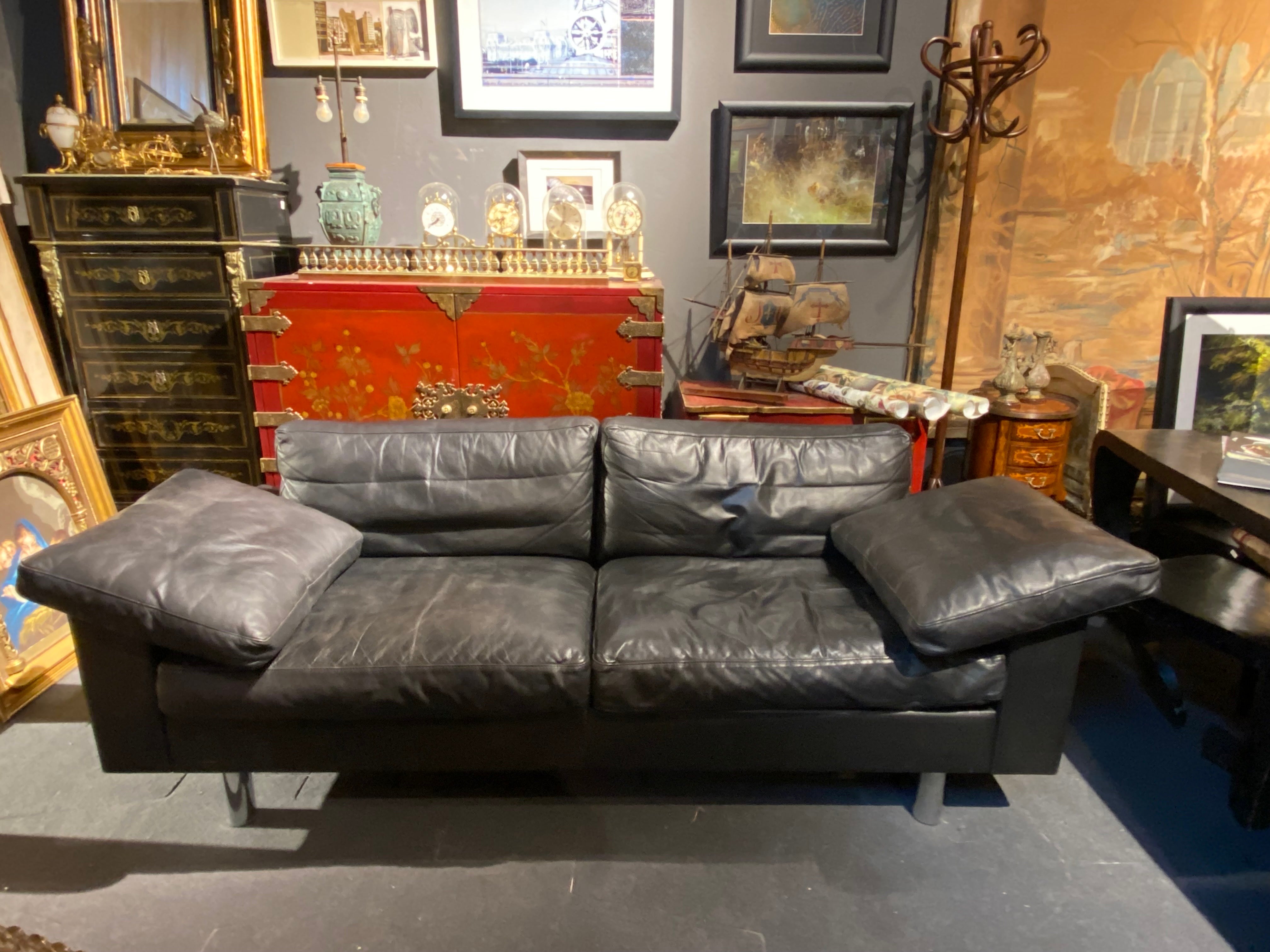 Danish sofa in dark grey leather from about 1970 made by Illums Bolighus. Very good vintage condition with minor signs of age and use.
Three-seater sofa with straight back and solid armrests on corner base with tubular legs in chromed metal.