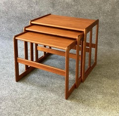 Tables gigognes danoises vintage en teck Trio attribuées à Arne Hovmand-Olsen