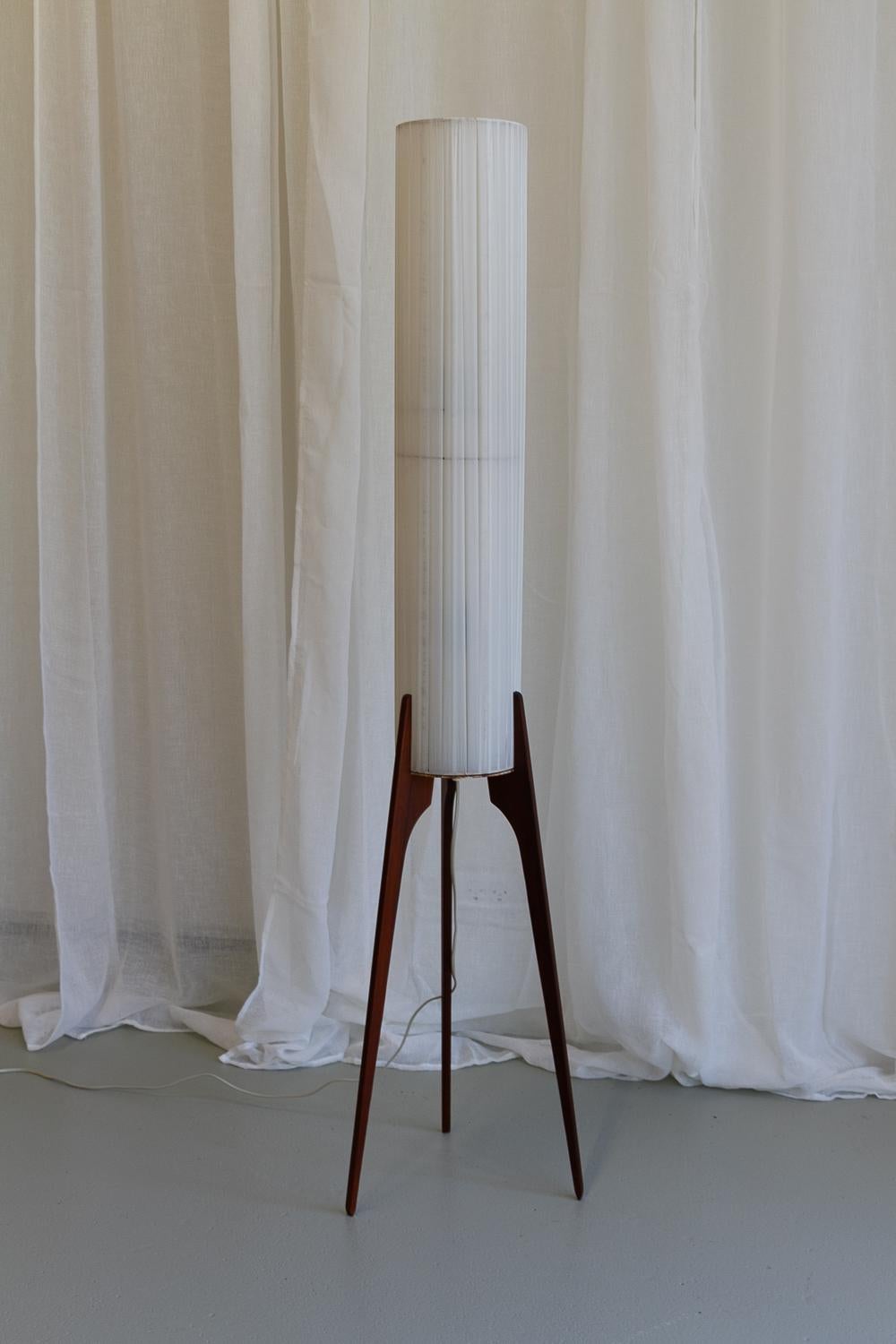 Vintage Danish Tripod Rocket Floor Lamp, 1960s.

Mid-Century space age 