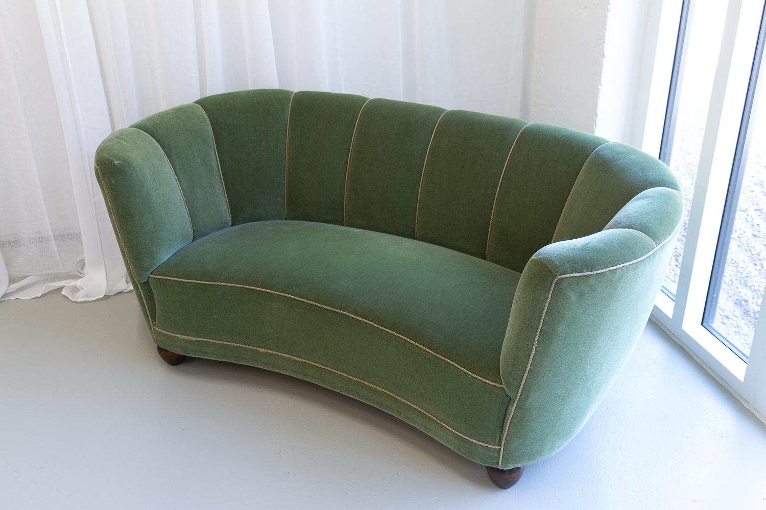 Vintage Danish Velvet Art Deco Banana Sofa, 1940s. 6