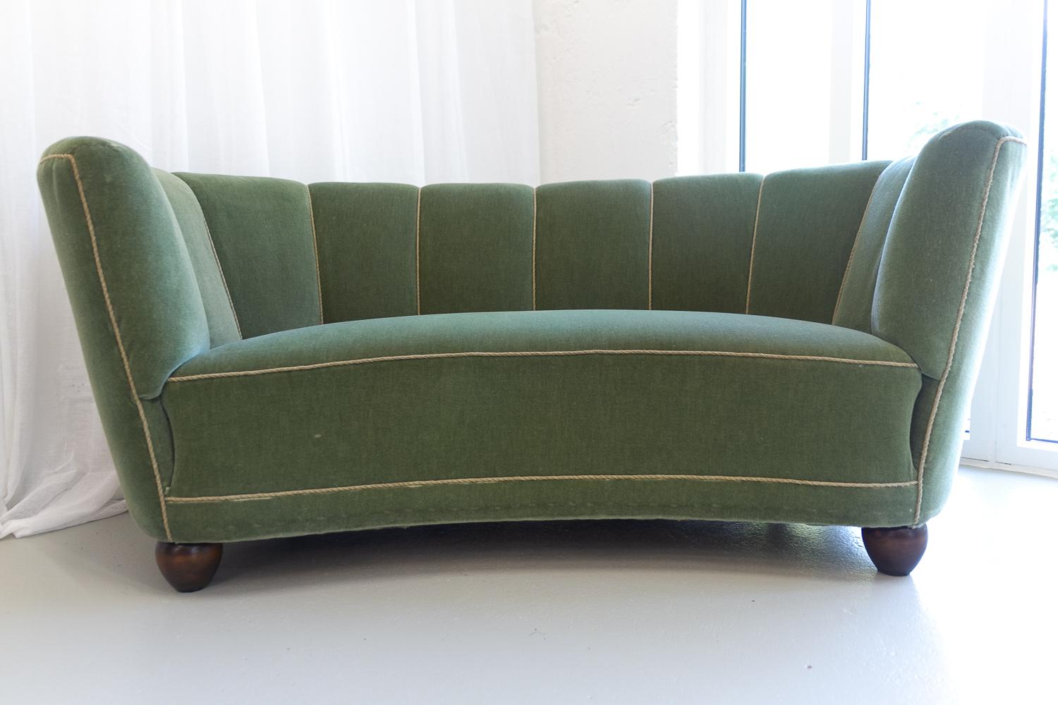 Vintage Danish Velvet Art Deco Banana Sofa, 1940s. 7