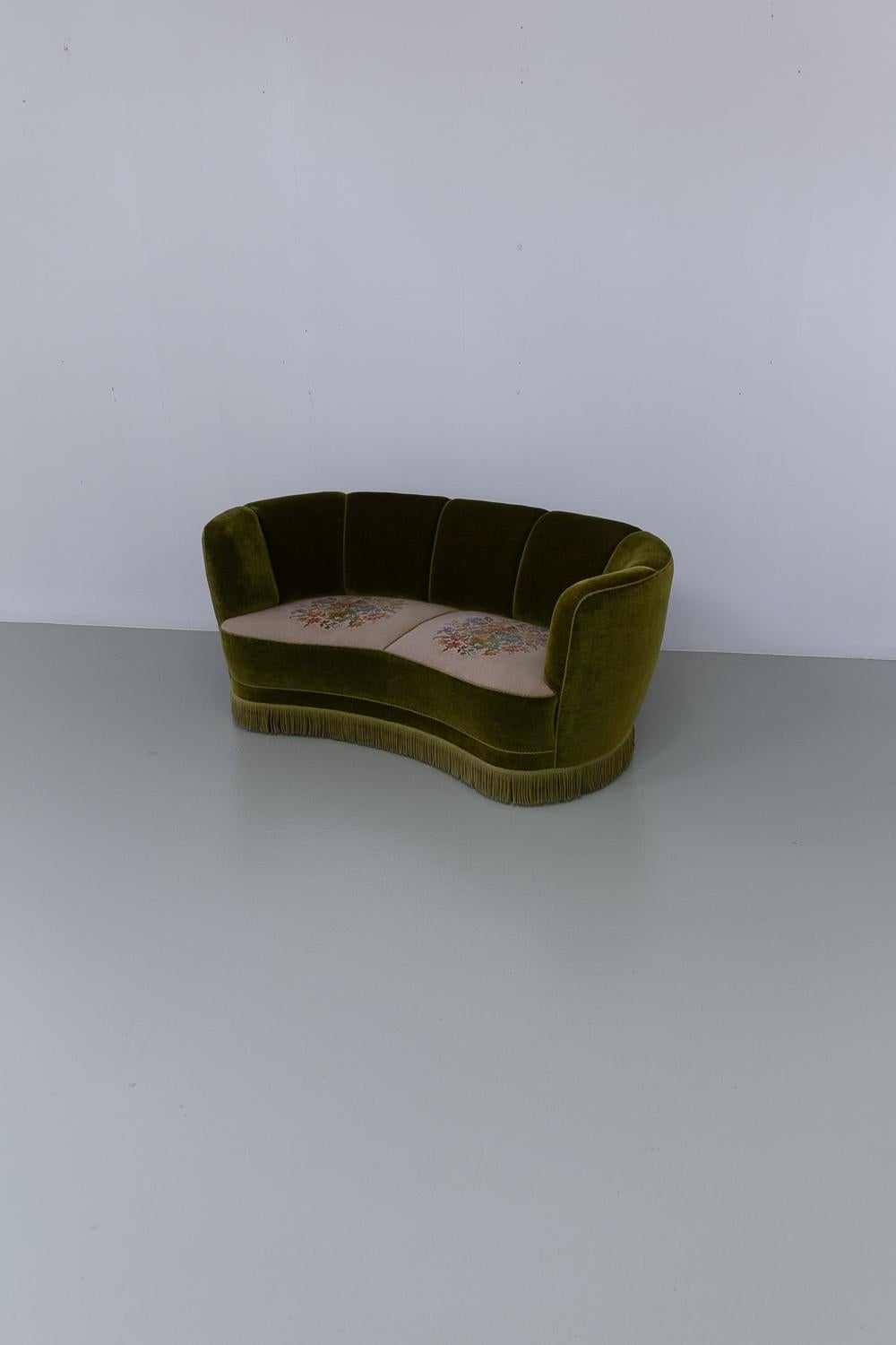 Vintage Danish Velvet Art Deco Banana Sofa, 1940s. 8