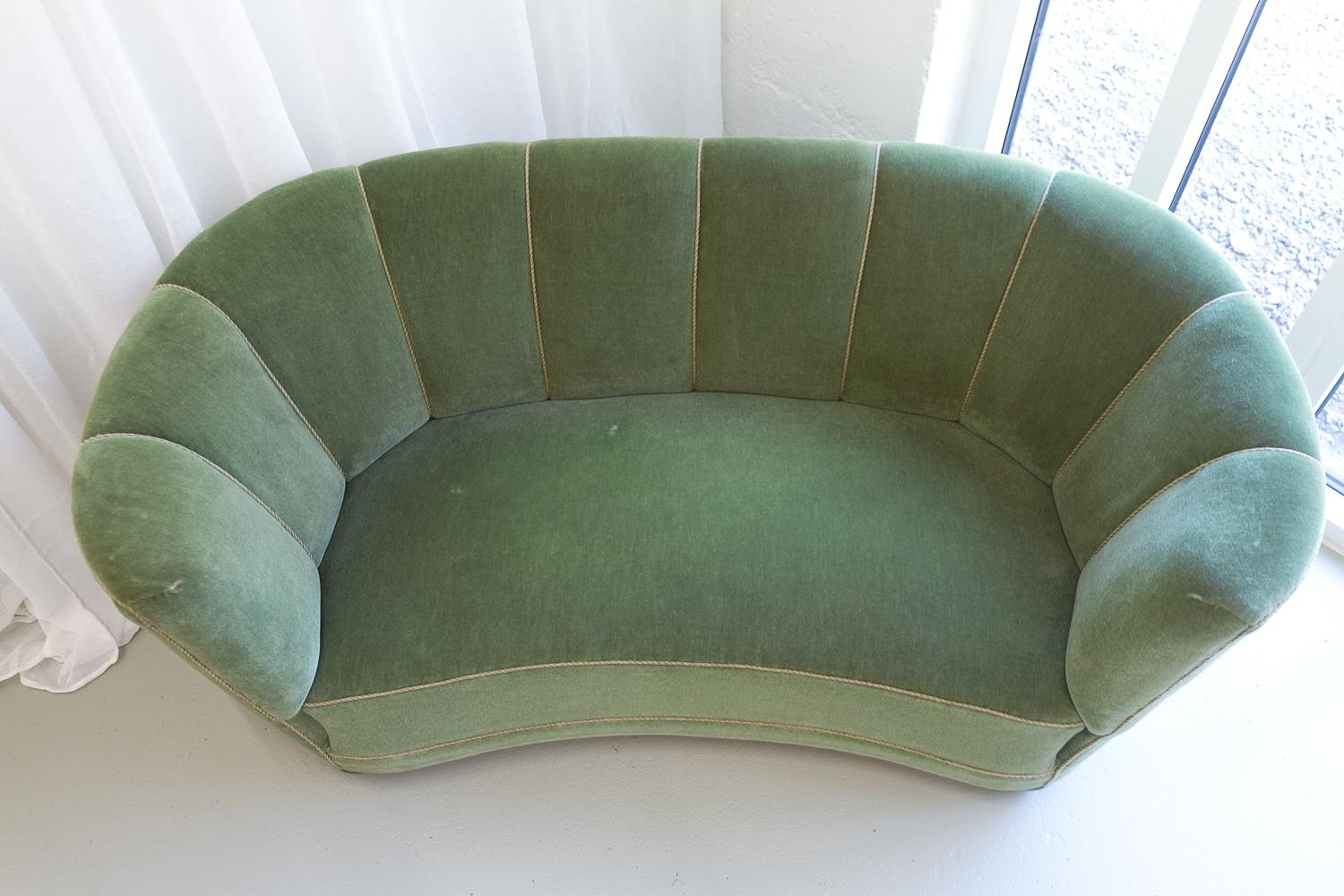 Vintage Danish Velvet Art Deco Banana Sofa, 1940s. 8