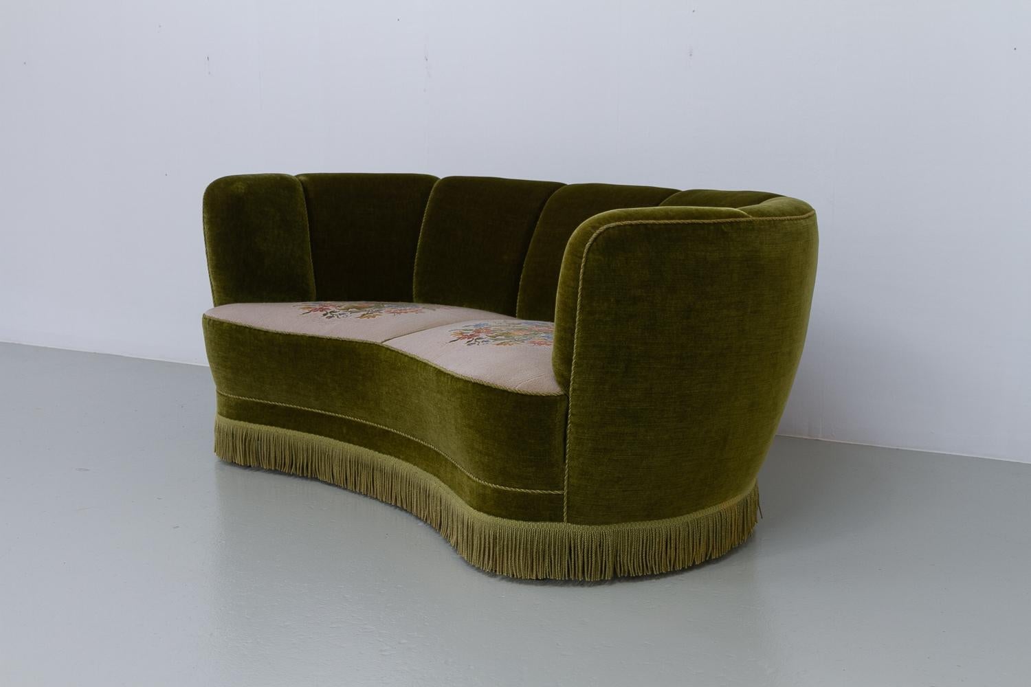 Vintage Danish Velvet Art Deco Banana Sofa, 1940s. 9