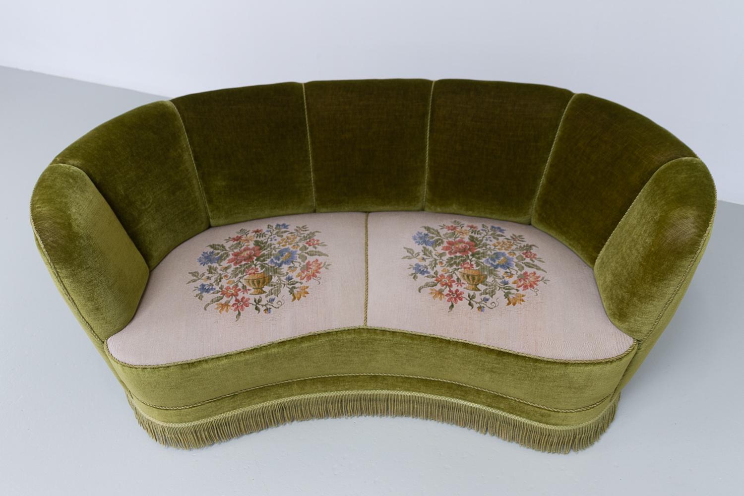 Vintage Danish Velvet Art Deco Banana Sofa, 1940s. In Good Condition In Asaa, DK