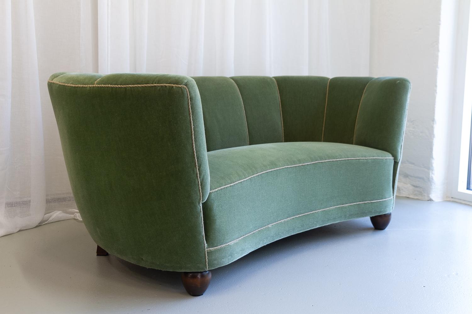Vintage Danish Velvet Art Deco Banana Sofa, 1940s. In Good Condition In Asaa, DK