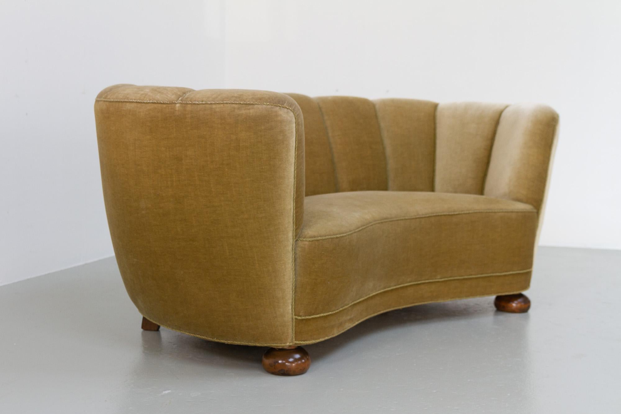 Mid-20th Century Vintage Danish Velvet Art Deco Banana Sofa, 1940s