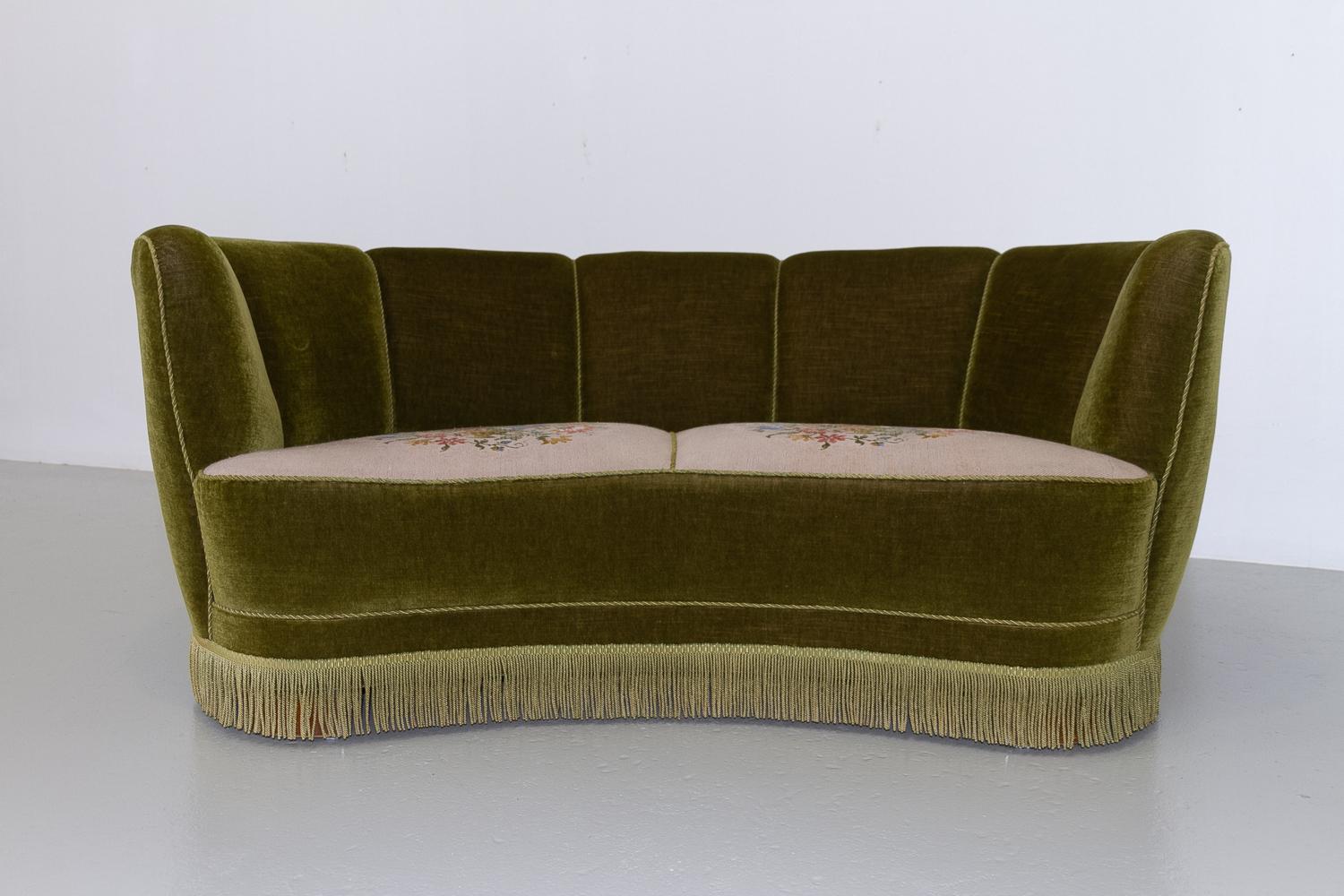 Vintage Danish Velvet Art Deco Banana Sofa, 1940s. 2