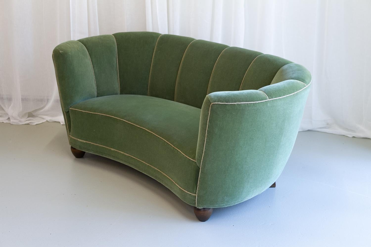 Vintage Danish Velvet Art Deco Banana Sofa, 1940s. 2