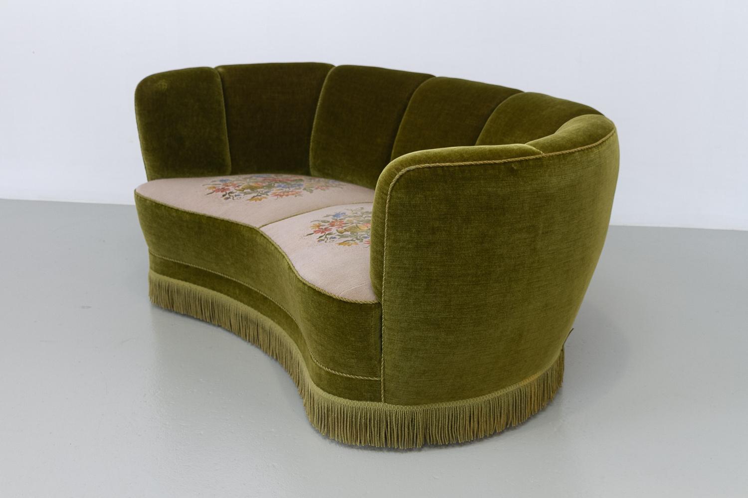 Vintage Danish Velvet Art Deco Banana Sofa, 1940s. 3