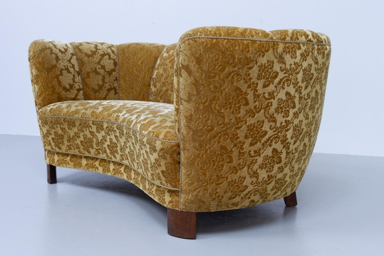 Vintage Danish Velvet Art Deco Banana Sofa, 1940s 4