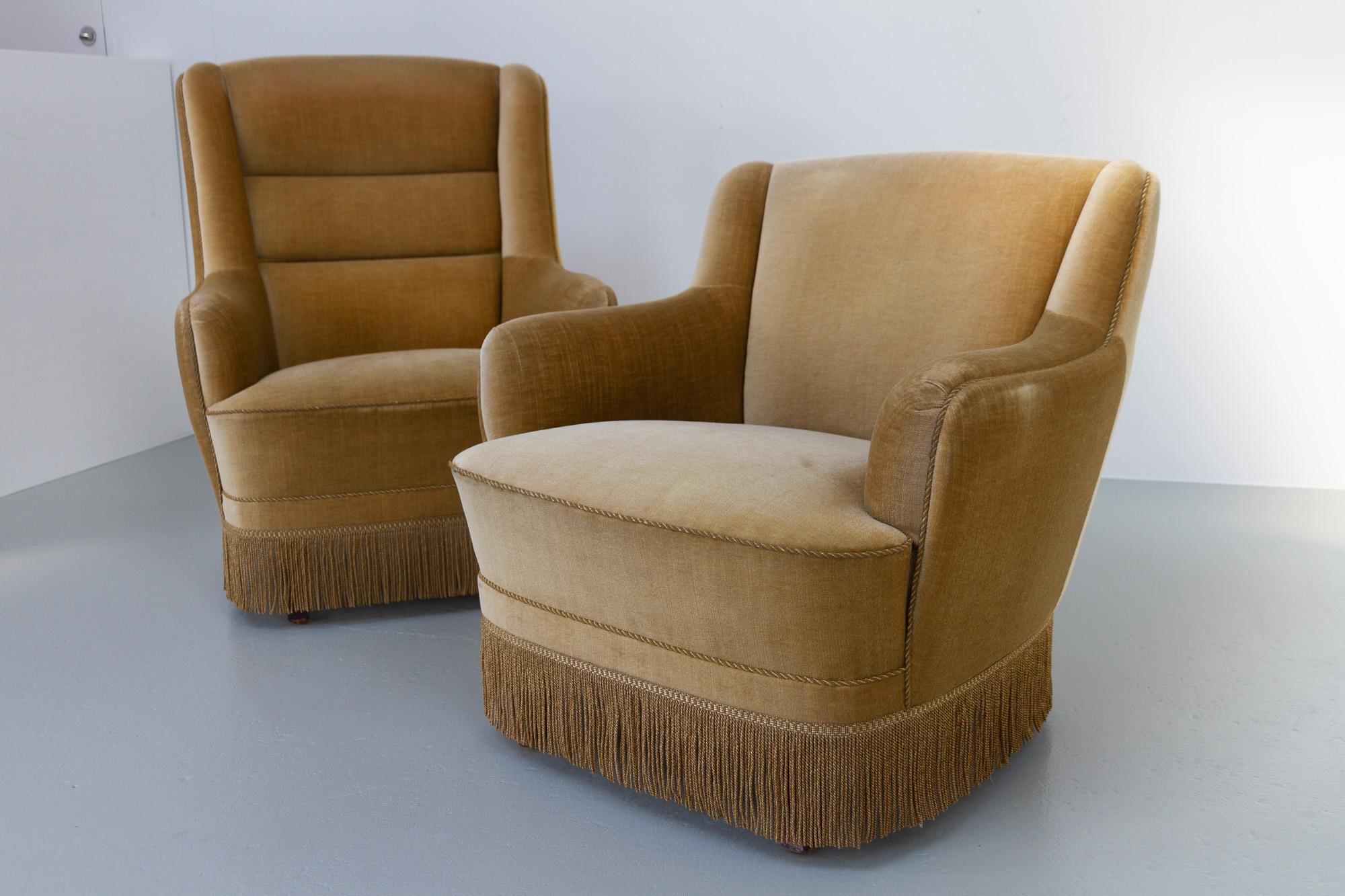 Vintage Danish Velvet Lounge Chairs, 1940s. Set of 2.
Pair of vintage Art Deco curved arm chairs upholstered in golden yellow velvet made by Danish cabinetmaker in the 1940s. Matching high back and low back chairs with original spring and velour