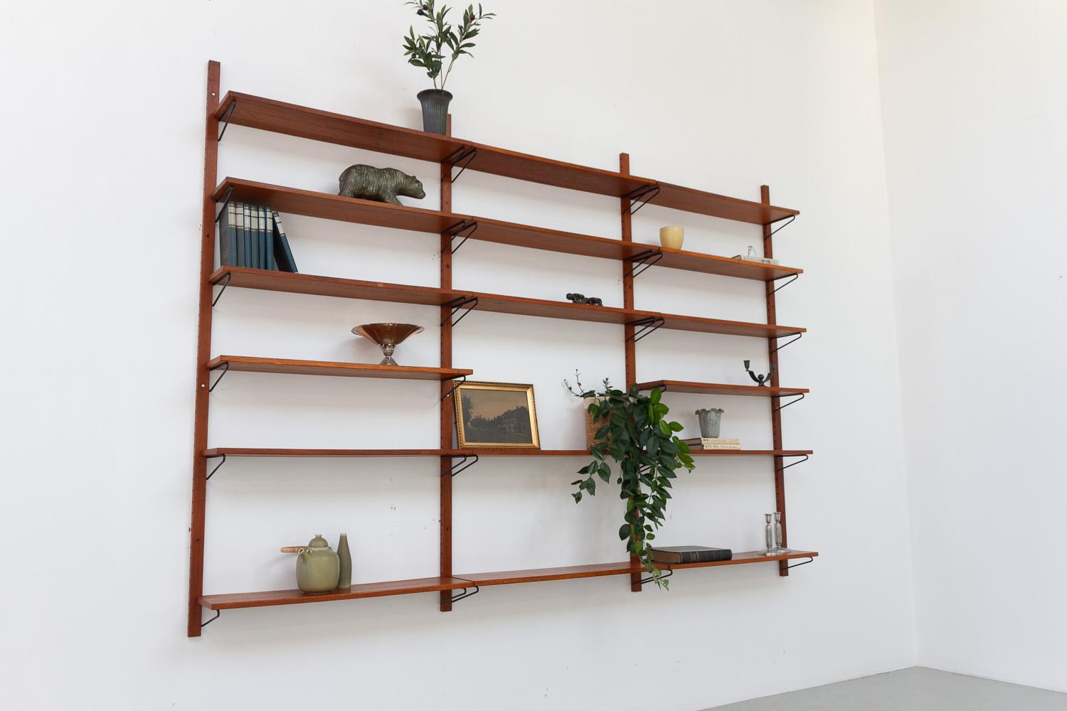 Vintage Danish Wall Mounted Teak Shelving System, 1960s. en vente 3