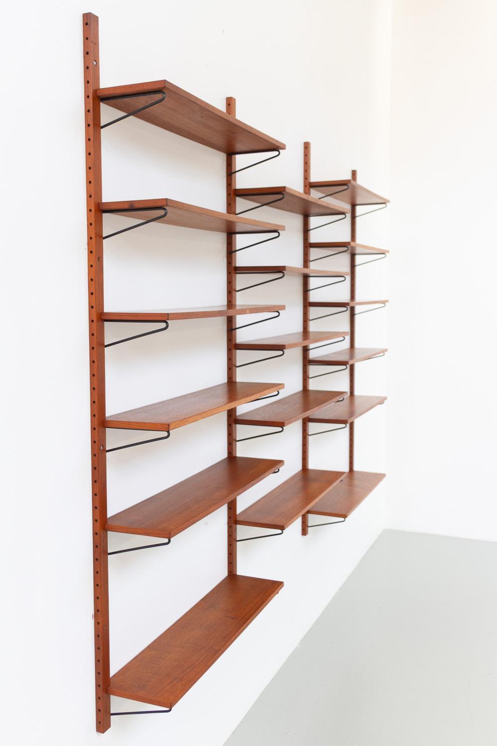 Vintage Danish Wall Mounted Teak Shelving System, 1960s. en vente 5