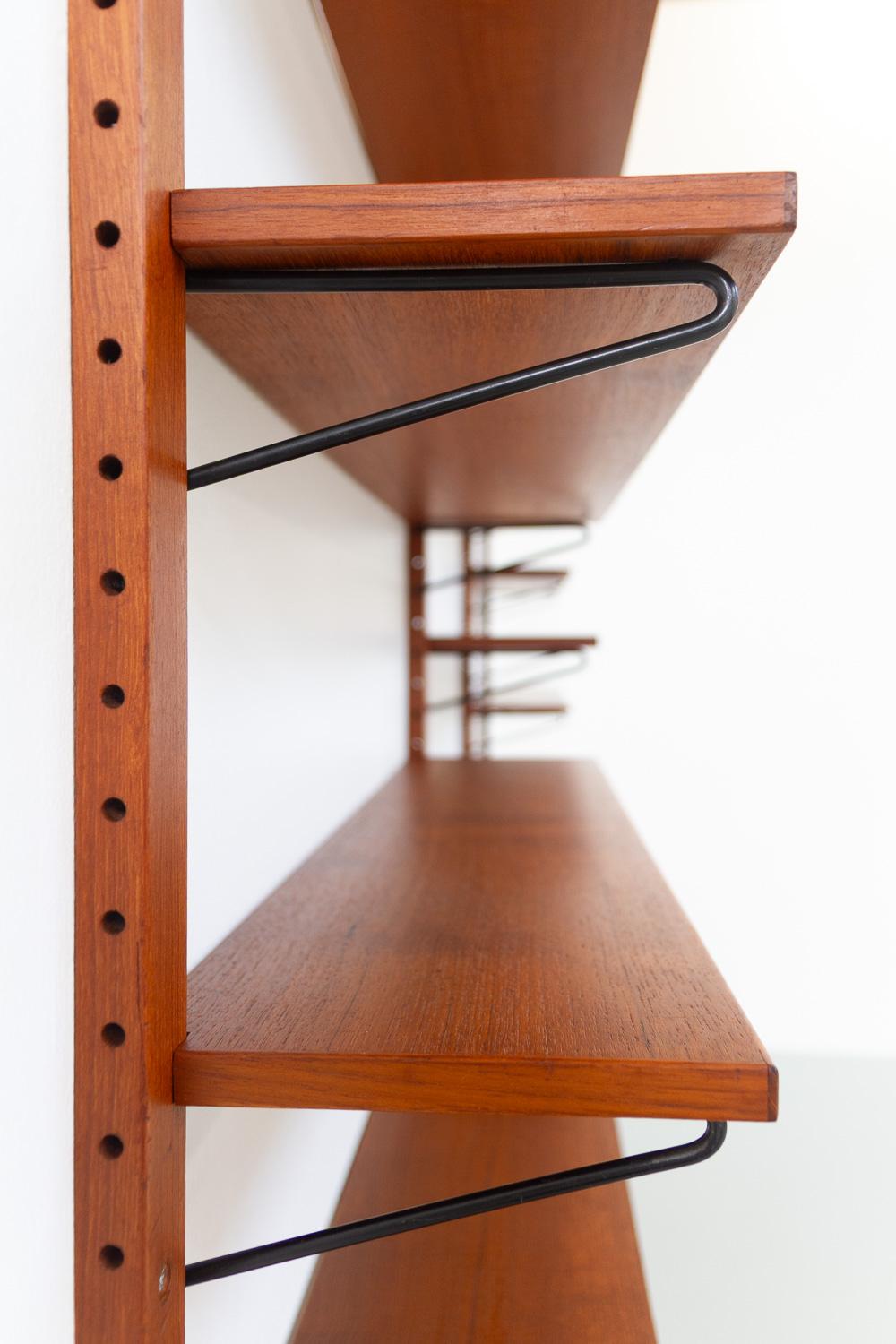 Vintage Danish Wall Mounted Teak Shelving System, 1960s. en vente 8