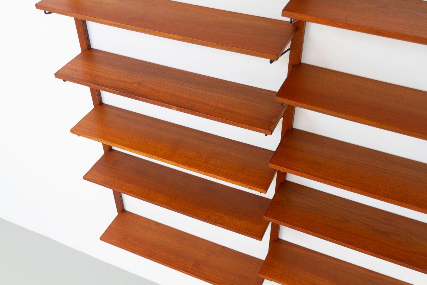 Vintage Danish Wall Mounted Teak Shelving System, 1960s. en vente 11
