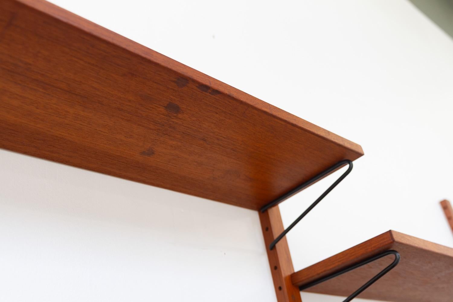 Vintage Danish Wall Mounted Teak Shelving System, 1960s. en vente 12