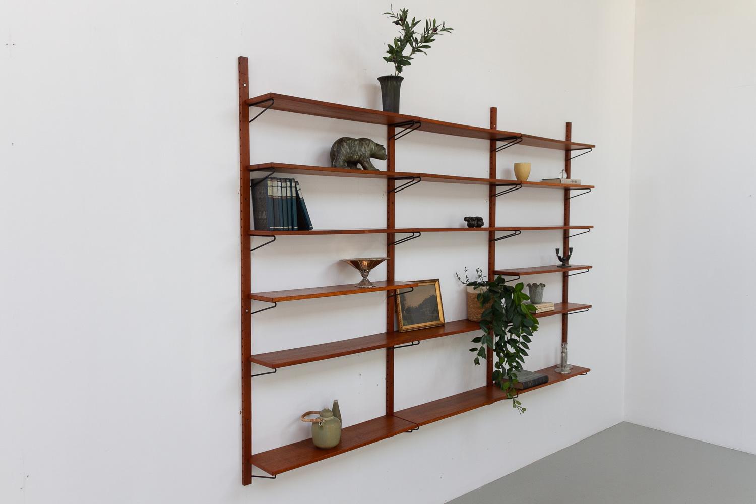 Mid-Century Modern Vintage Danish Wall Mounted Teak Shelving System, 1960s. en vente