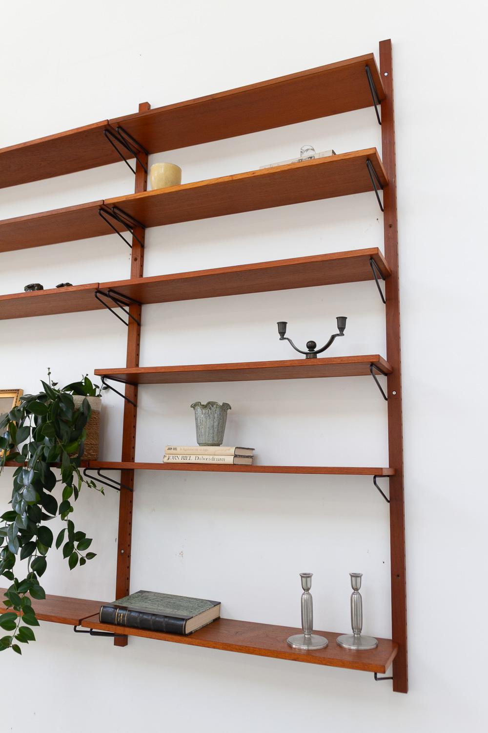 Vintage Danish Wall Mounted Teak Shelving System, 1960s. Bon état - En vente à Asaa, DK
