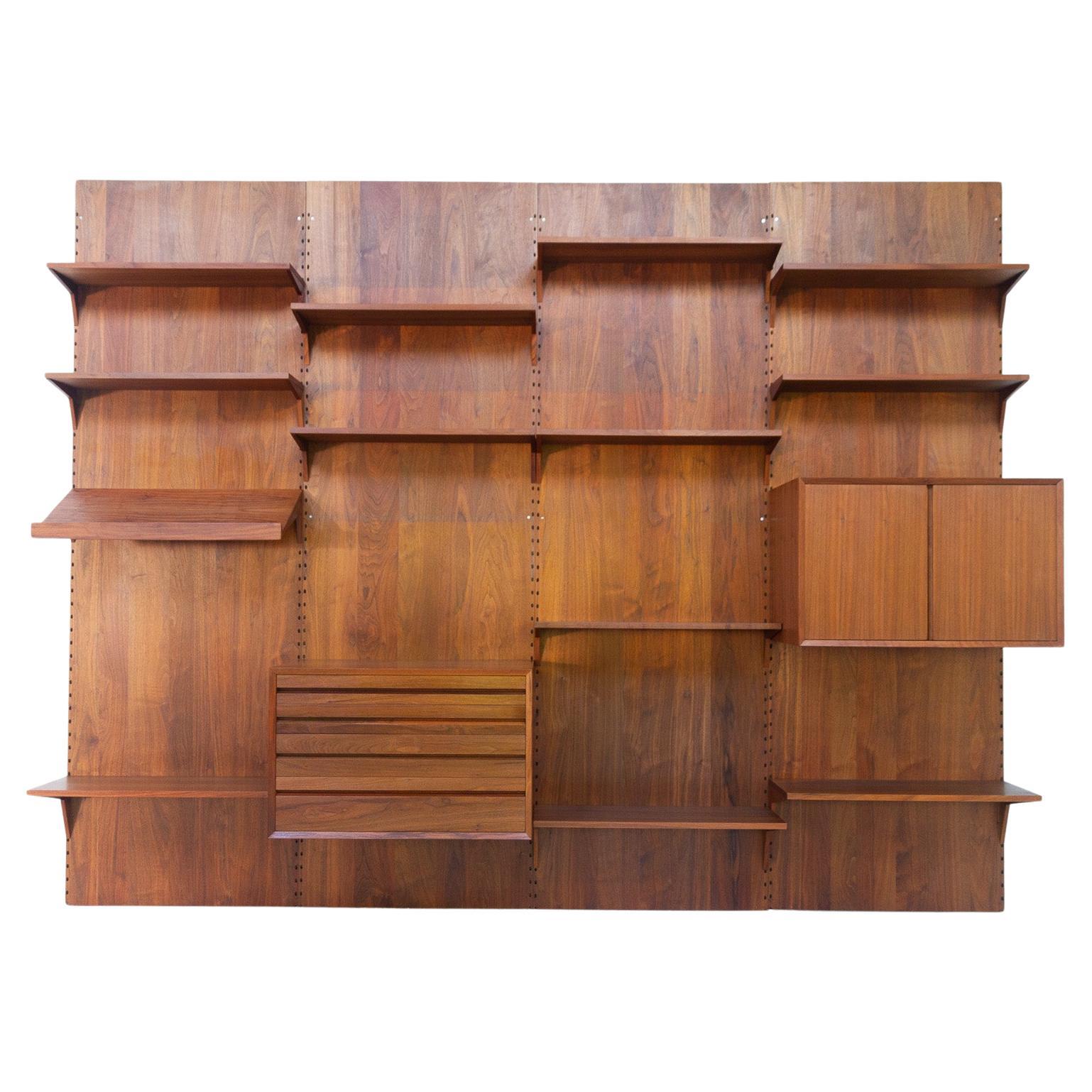 Vintage Danish Wall Unit by Poul Cadovius for Cado 1960s in American Walnut.

Danish Mid-Century Modern 4 bay shelving system model Cado. This is a rare original vintage floating bookcase in American walnut designed by Danish architect Poul