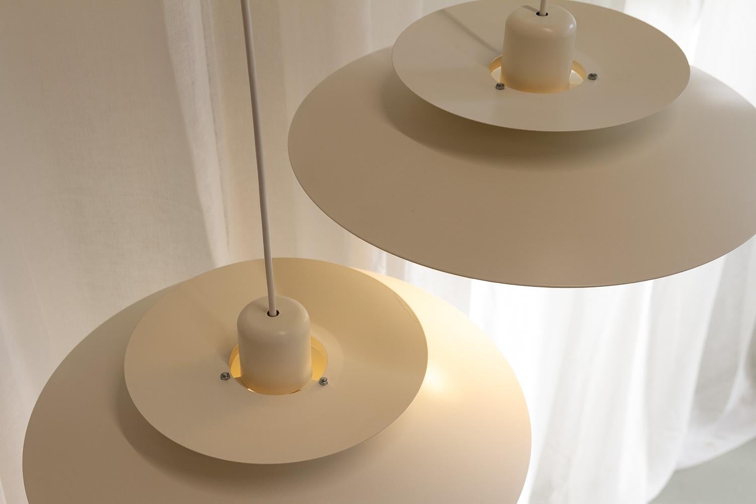 Vintage Danish White Pendelleuchten von Horn, 1980er Jahre. Satz von 2. 6